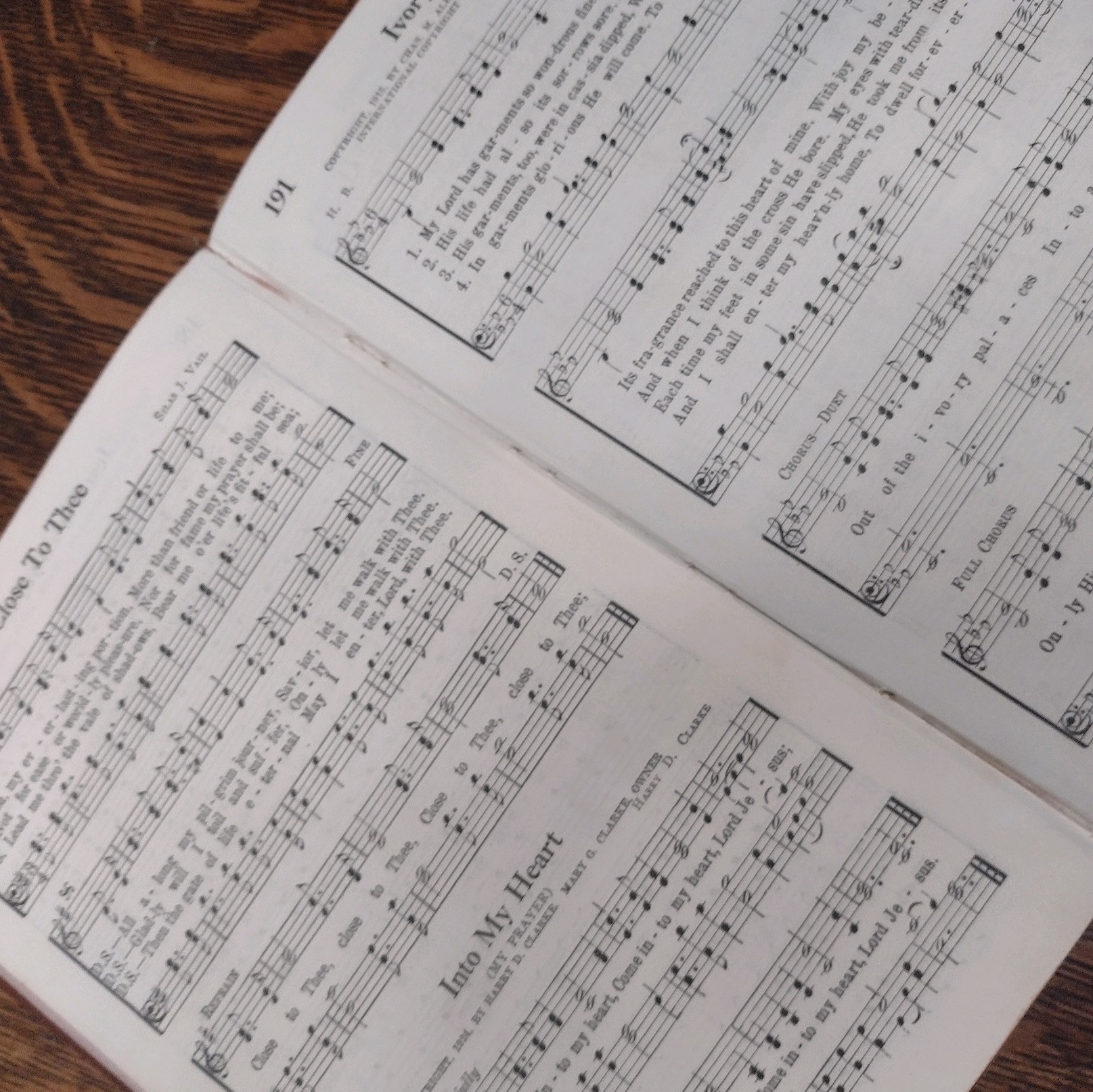 ADDBIBLE® Deuteronomy 32 - The Song of Moses