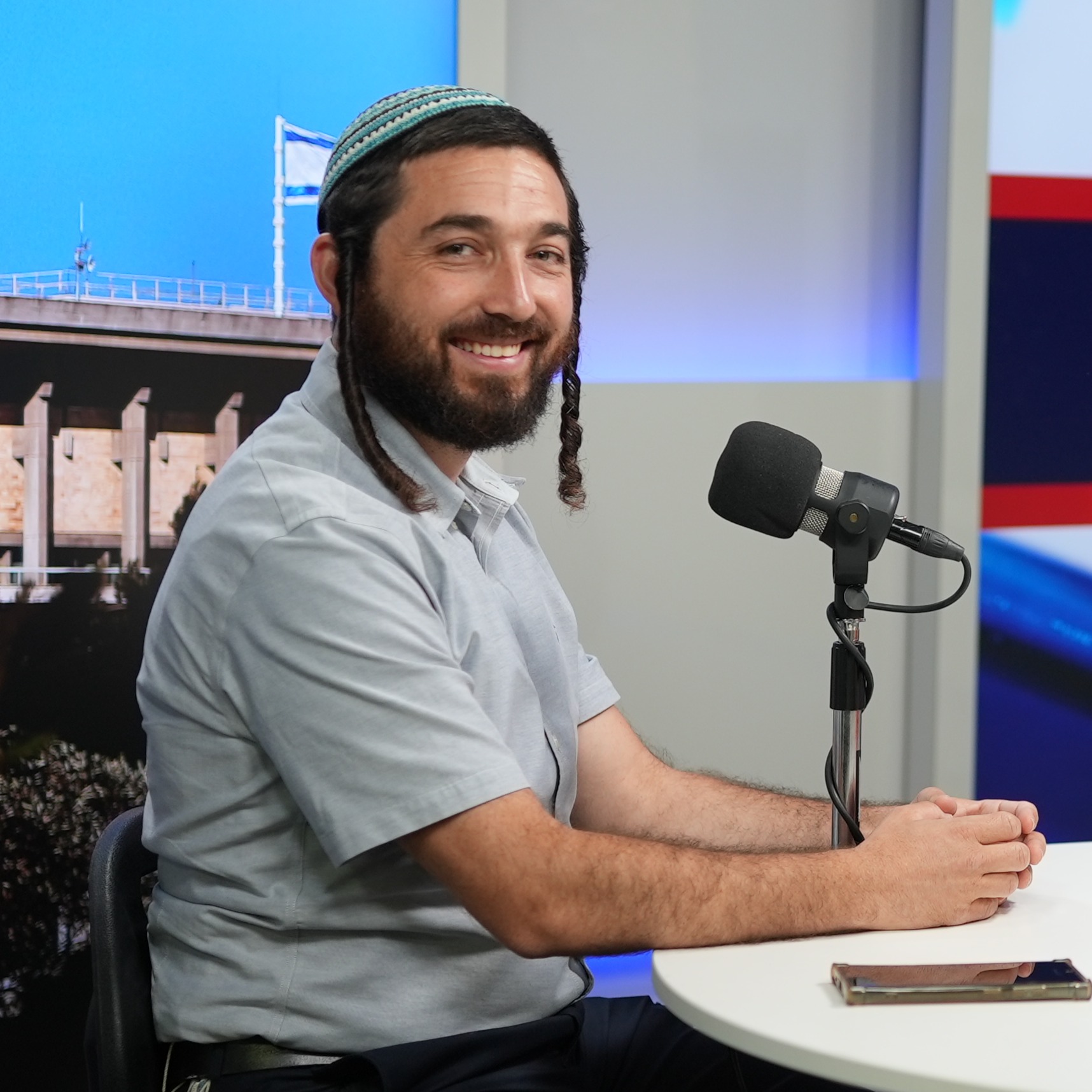 הדר מילר מארחת: נער הגבעות שהפך לפוליטיקאי