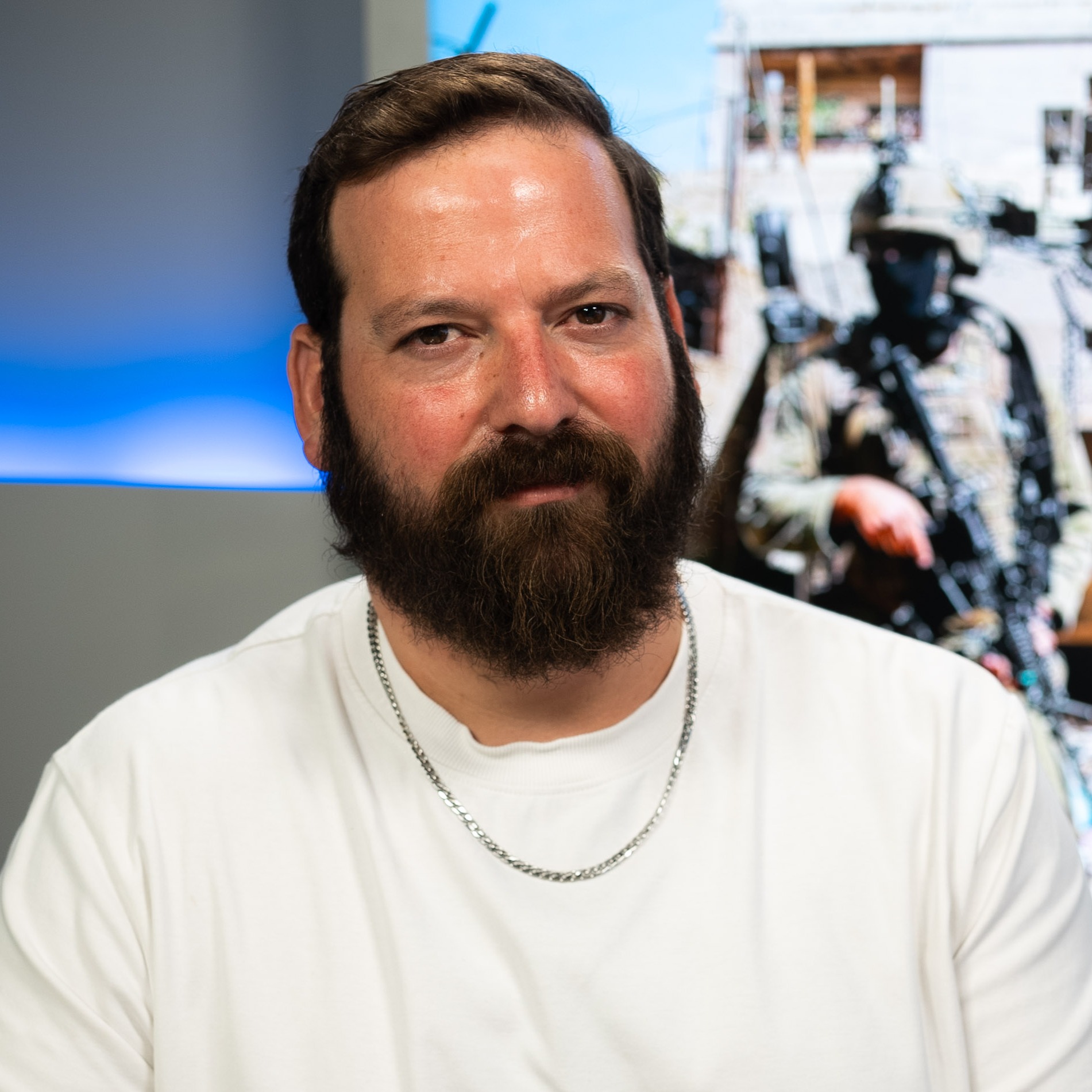 מהמילואים - לתיאטרון: השחקן שמשחזר את עזה על הבמה | חנה קטן מארחת את אורי זעירא