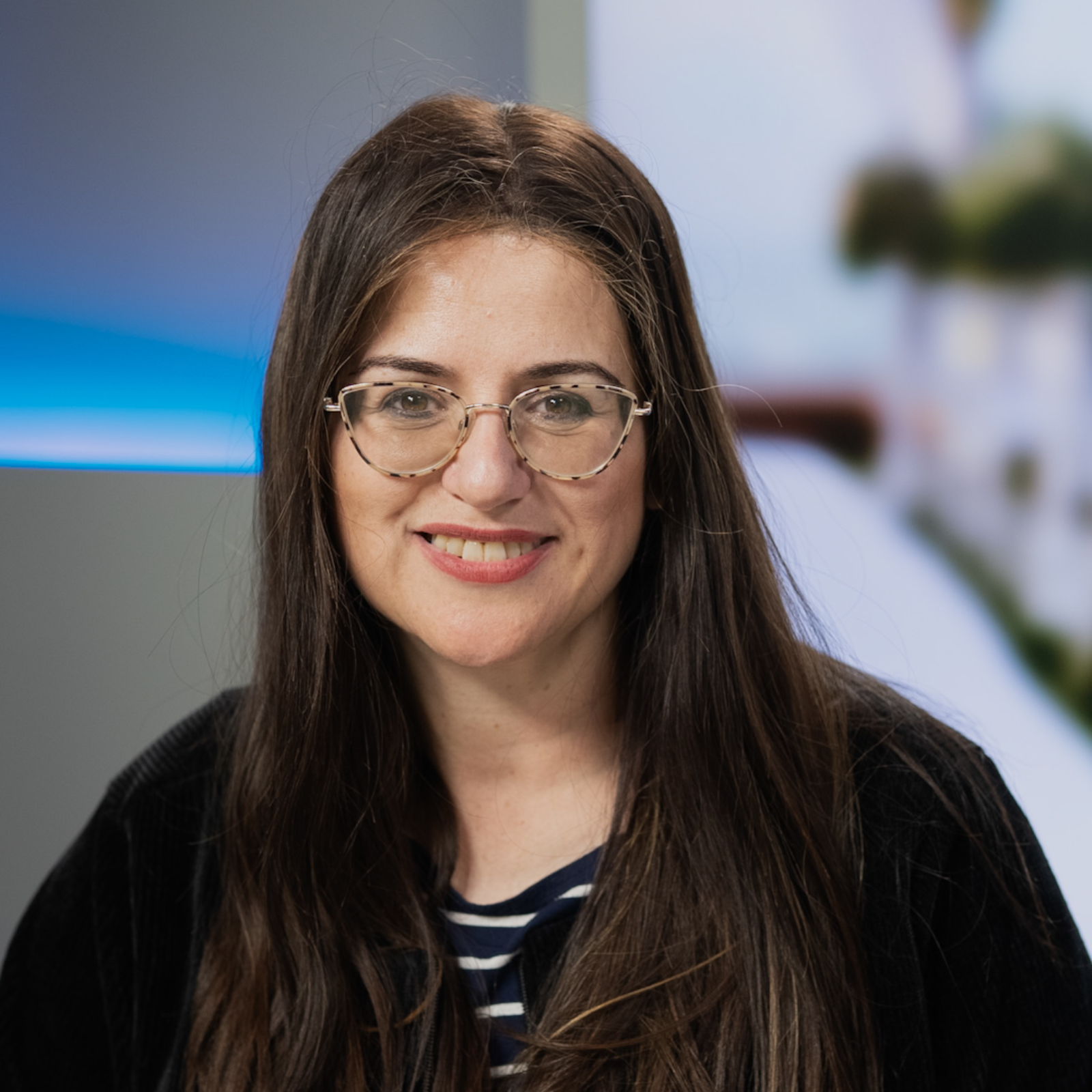 לא רק בטלוויזיה: שרה פכטר חושפת את הסיפורים מאחורי התוכנית "ווארט" והשליחות | חנה קטן מארחת