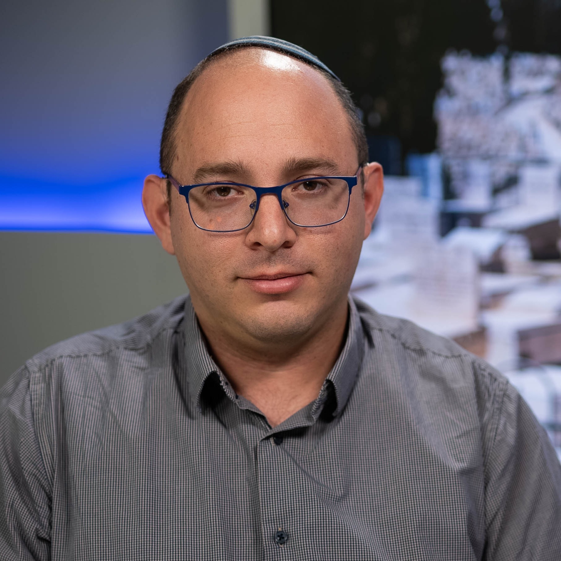 הזכות להיקבר בכבוד: נאבקים לשמור על זכויות הנפטרים ומשפחותיהם | יוני קמפינסקי מארח את עזריאל ברקלי-דאל