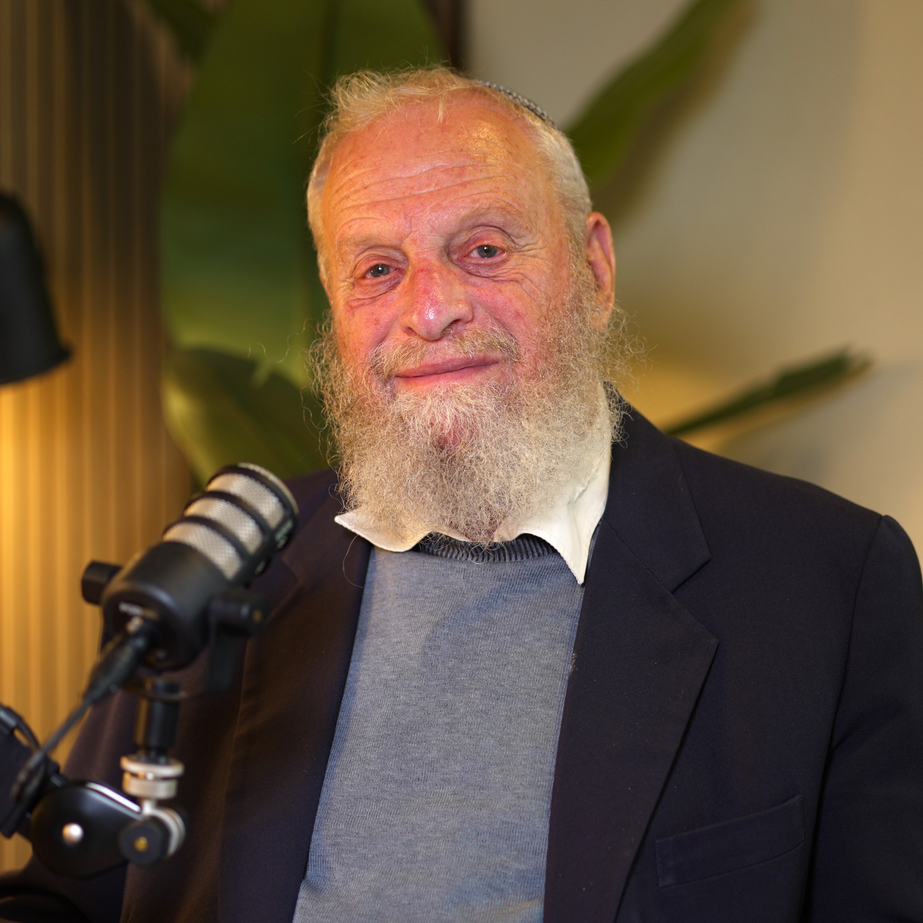 הפודקאסט של דביר עמר | תנ"ך, גיוס וציונות: המהפכה של הרב יואל בן נון