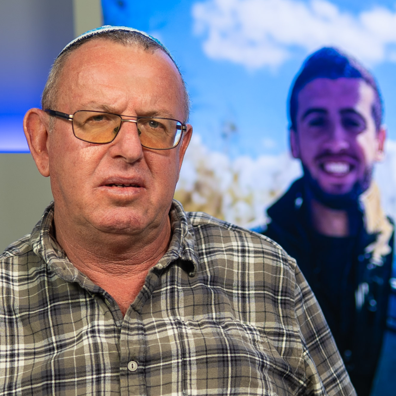 האב השכול ישראל זיסק מספר על גבורתו המיוחדת של בנו - שעשה הכל כדי לחזור ארצה - ונפל בקרב