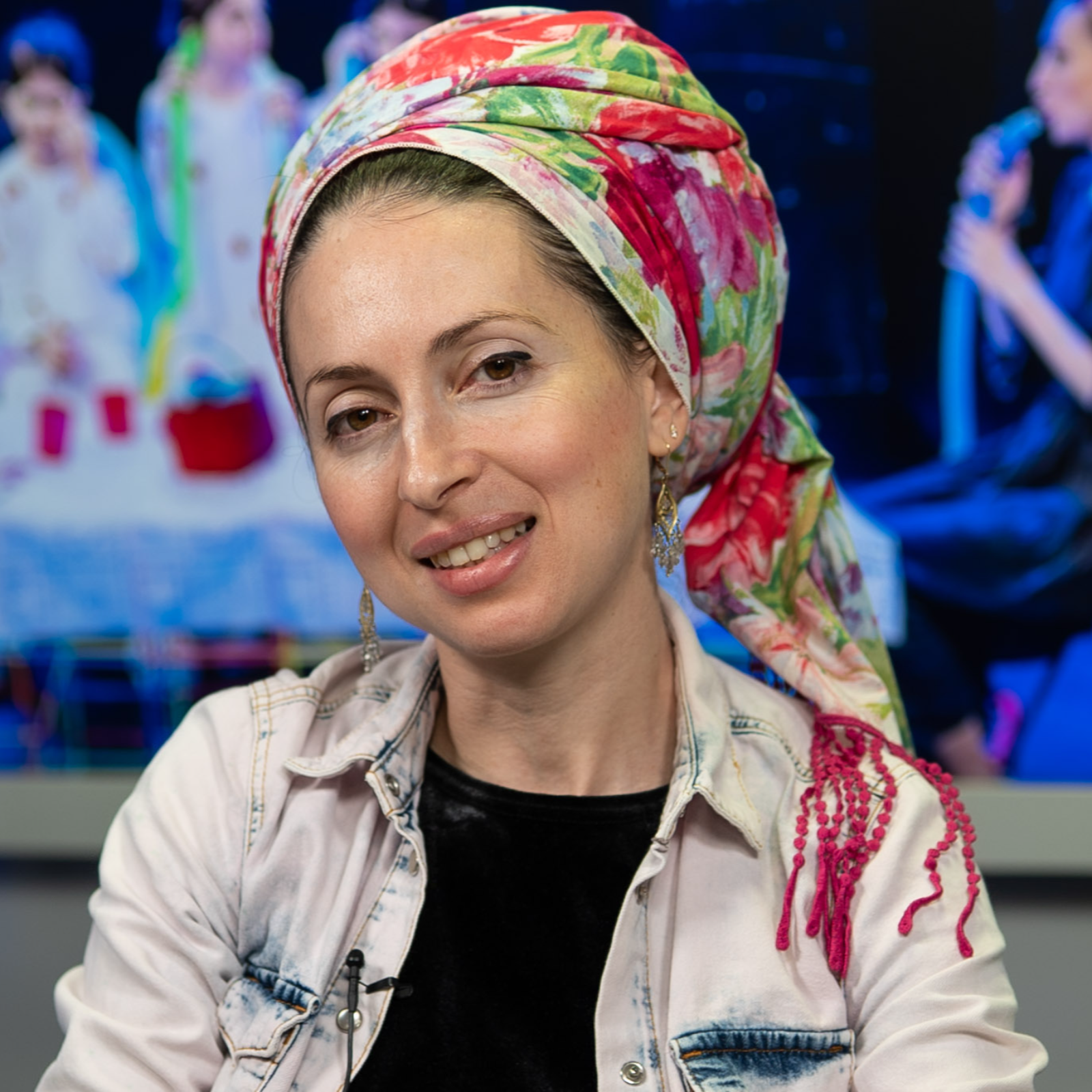 מאלון מורה - לקדמת הבמה: הבמאית שחושפת את מאחורי הקלעים של הבית | איציק ברנדוין מארח את זויה קניגסברג