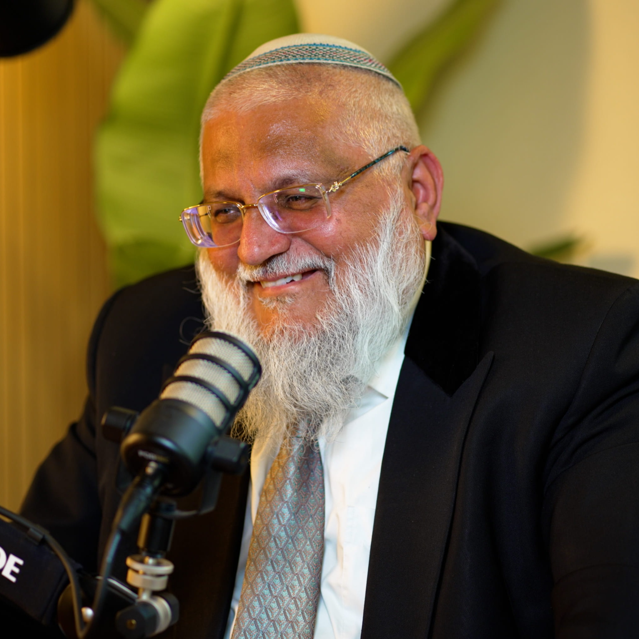 רב העיר שלומי בפודקאסט מיוחד אצל דביר עמר: הטיל שפספס במטרים - והפסיקות שעוררו סערה