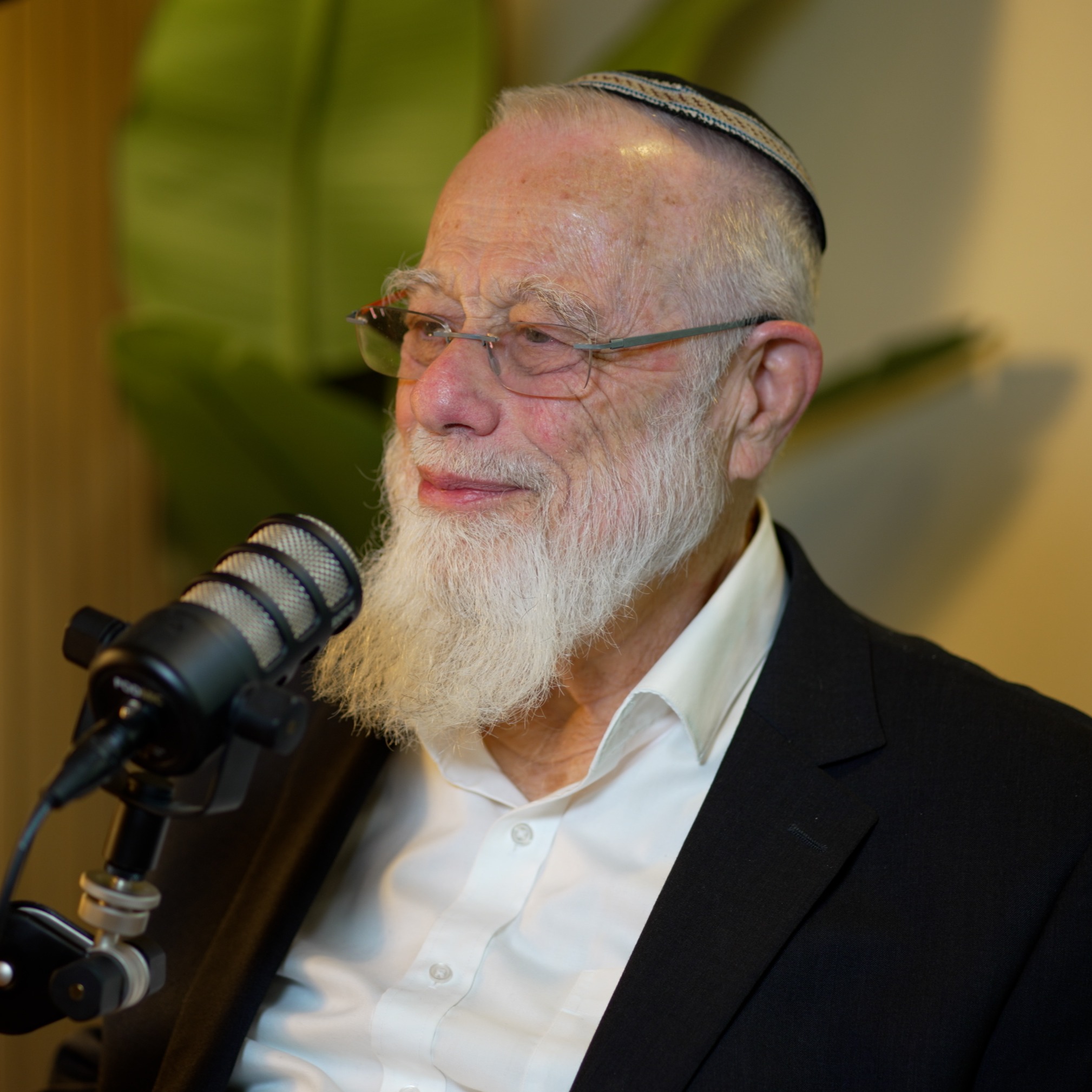 הפודקאסט של דביר עמר | הרב איתן איזמן: גיוס בנות זו בעיה ערכית ומוסרית