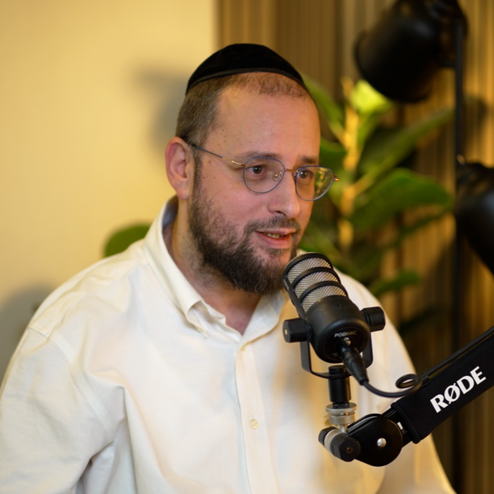 בין אמונה לאולפנים: ישראל כהן חושף את הקרב שמאחורי הקלעים | הפודקאסט של הדר מילר