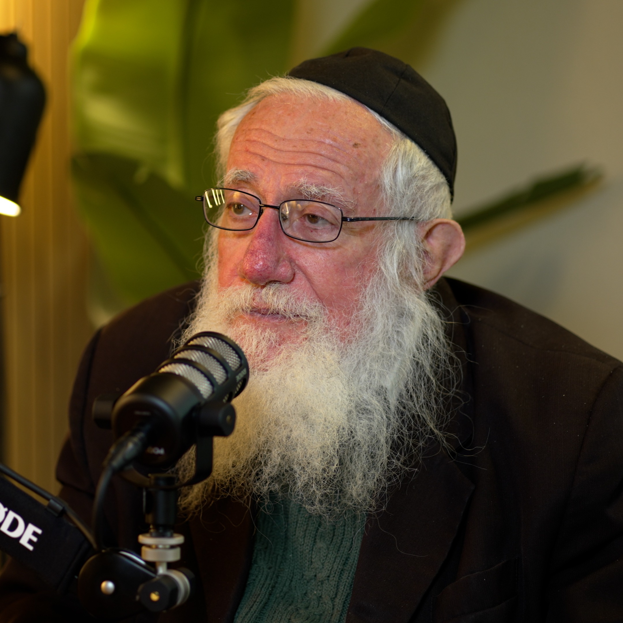 הפודקאסט של דביר עמר | הסודות של עריכת כתבי הרב קוק והקמת נריה