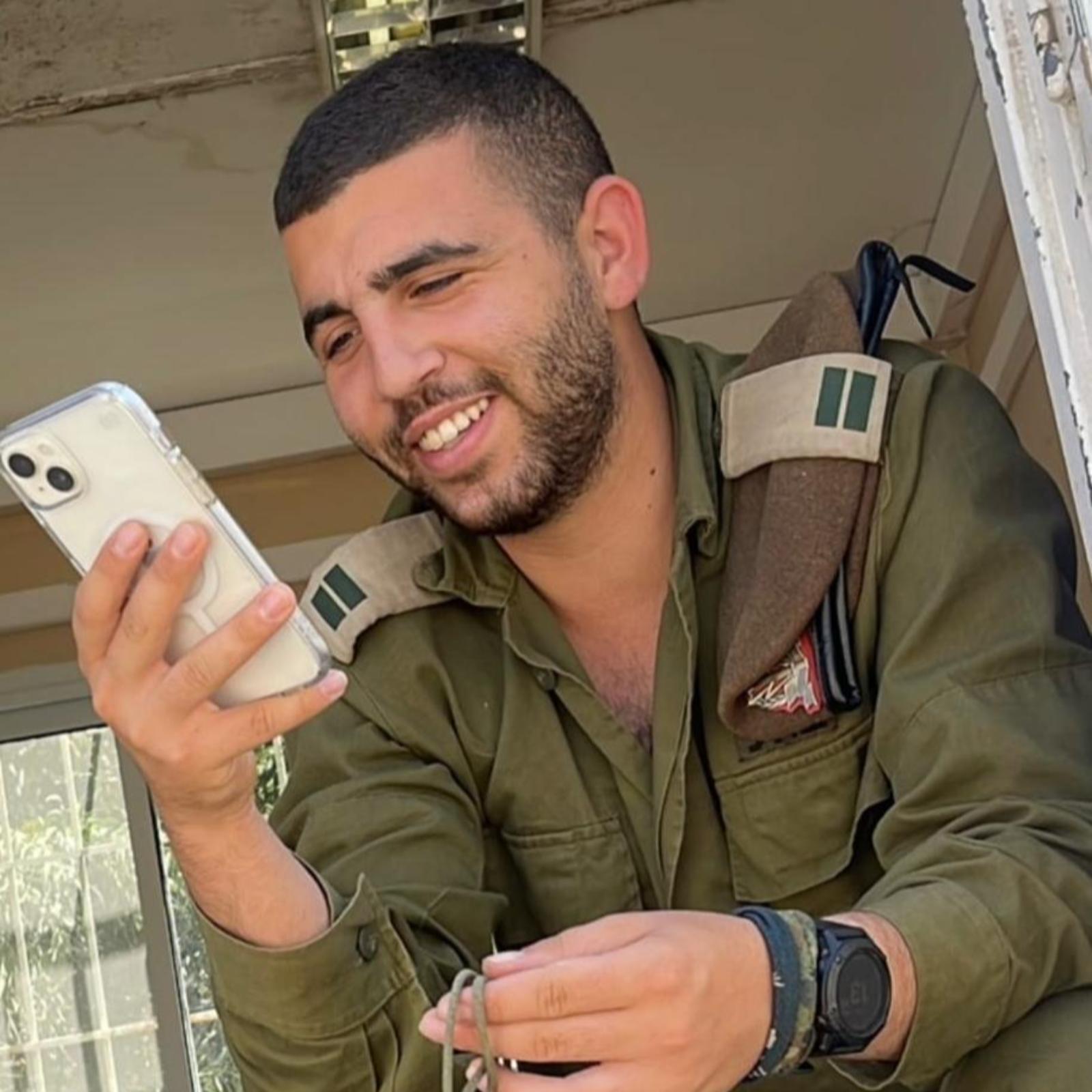 סגירת מעגל מצמררת | האחות השכולה הפכה לקשרית המפקד של אחיה