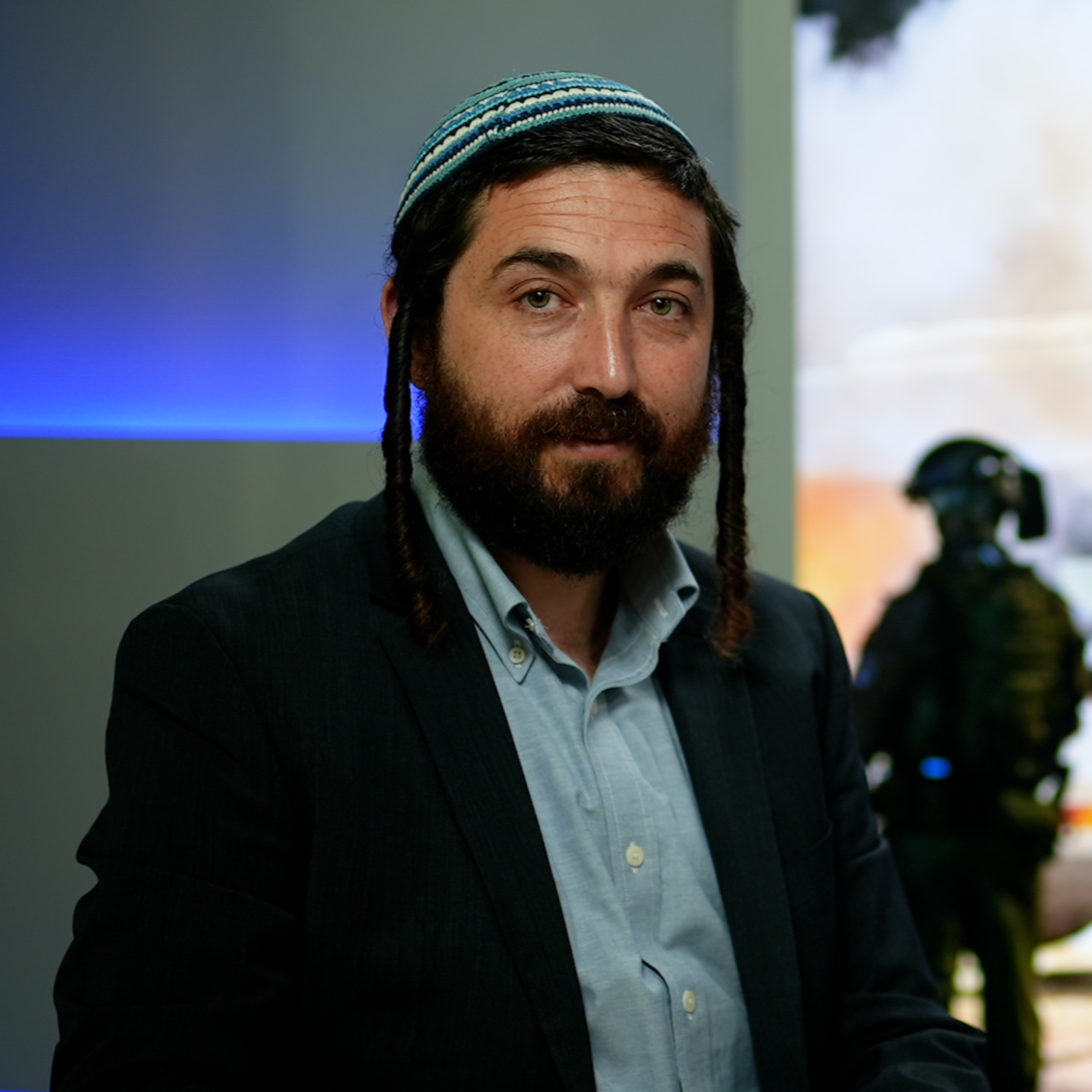 סוכות מזהיר: "אנחנו עלולים להתעורר למציאות אחרת לגמרי" | 'שומרת החומות' בהגשת הדר מילר episode artwork