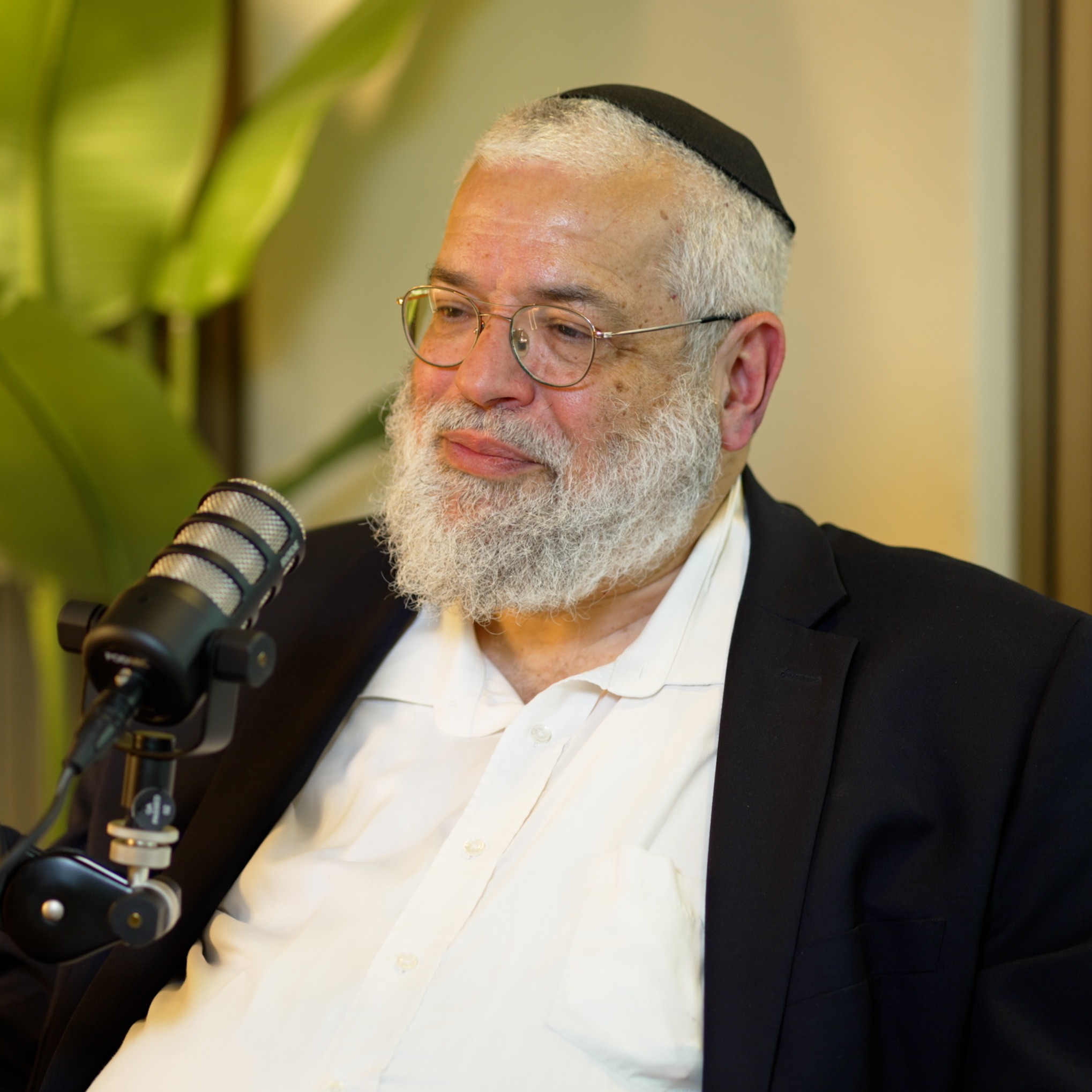 הרב חנן ברנד מספק הצצה לסודות הרבנות הראשית | הפודקאסט של דביר עמר episode artwork
