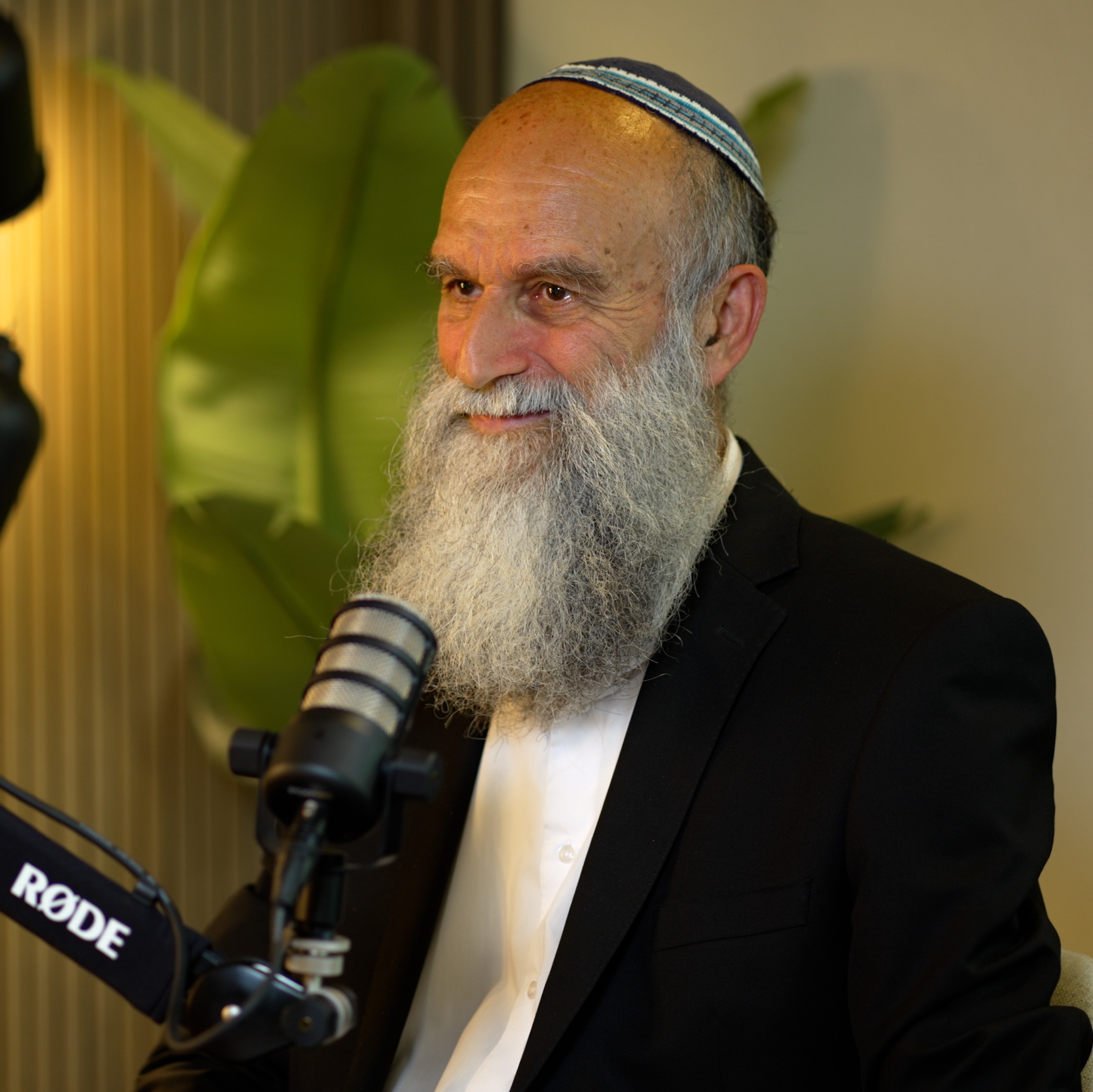 הכאב, השליחות והאמונה של הרב קרויזר | הפודקאסט של דביר עמר episode artwork