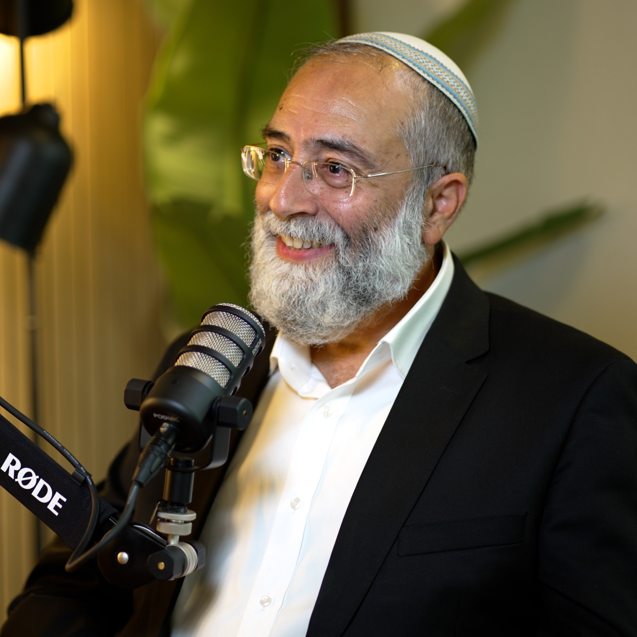 "לא התקבלתי ל-8 ישיבות": הילד משכונת התקווה שהפך לראש ישיבת הסדר | הפודקאסט של דביר עמר episode artwork
