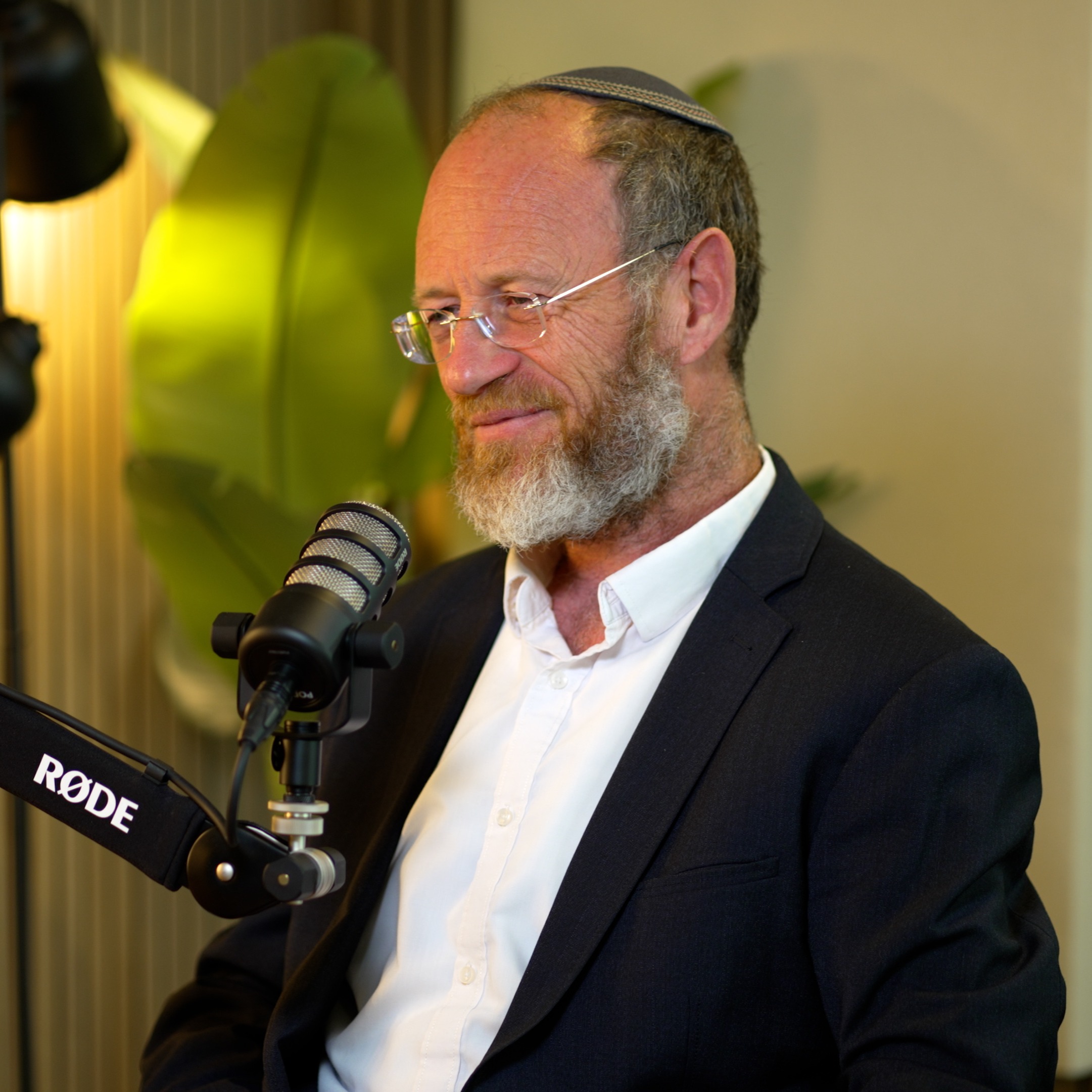 פודקאסט 'חוקה רזה' | הרב ד"ר עדו רכניץ: כך איבד הימין לגיטימציה לרפורמה משפטית episode artwork