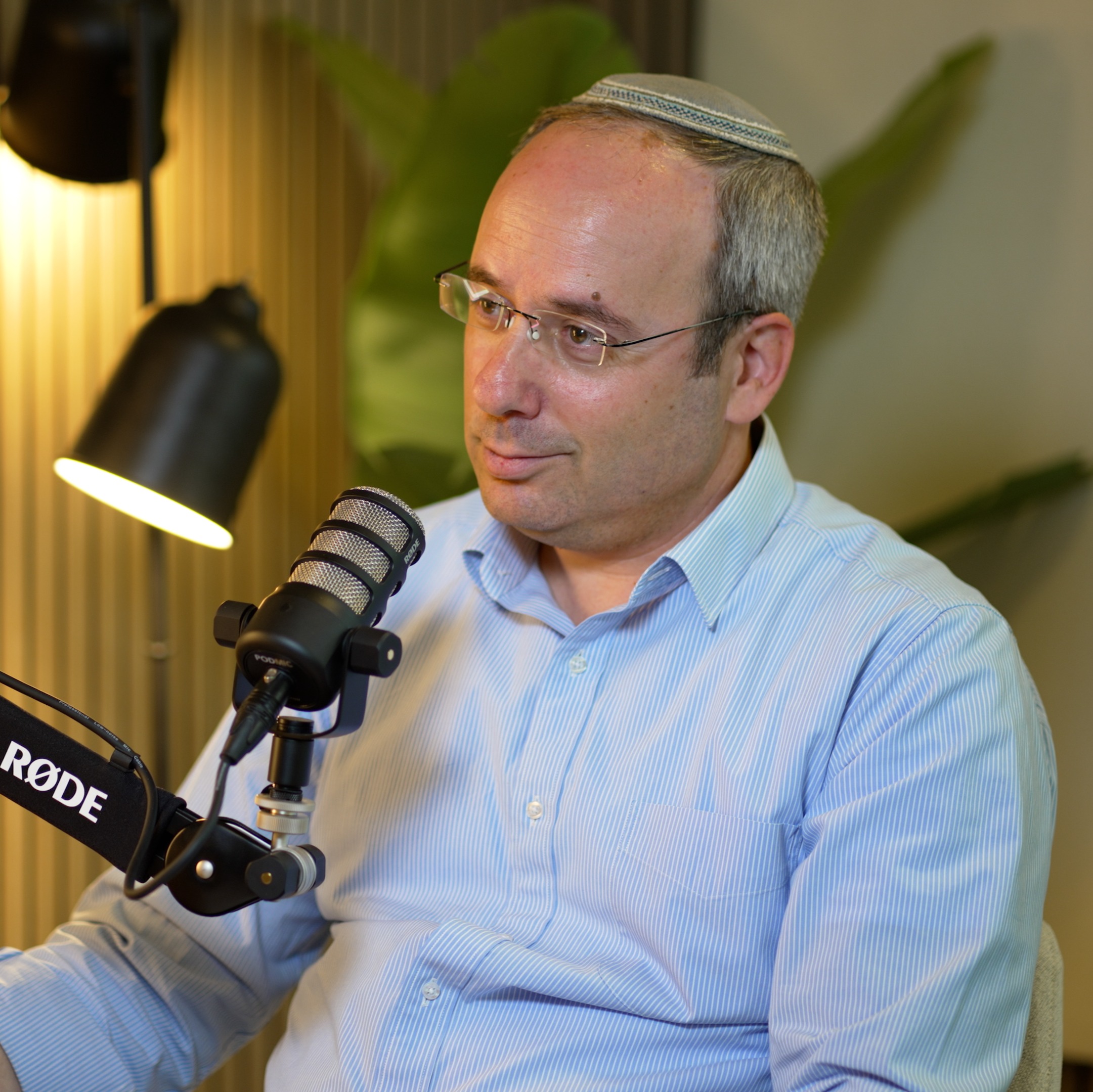 מאחורי הקלעים של סערת השריון: רמ"ט איגוד ישיבות ההסדר שובר שתיקה | הפודקאסט של דביר עמר episode artwork