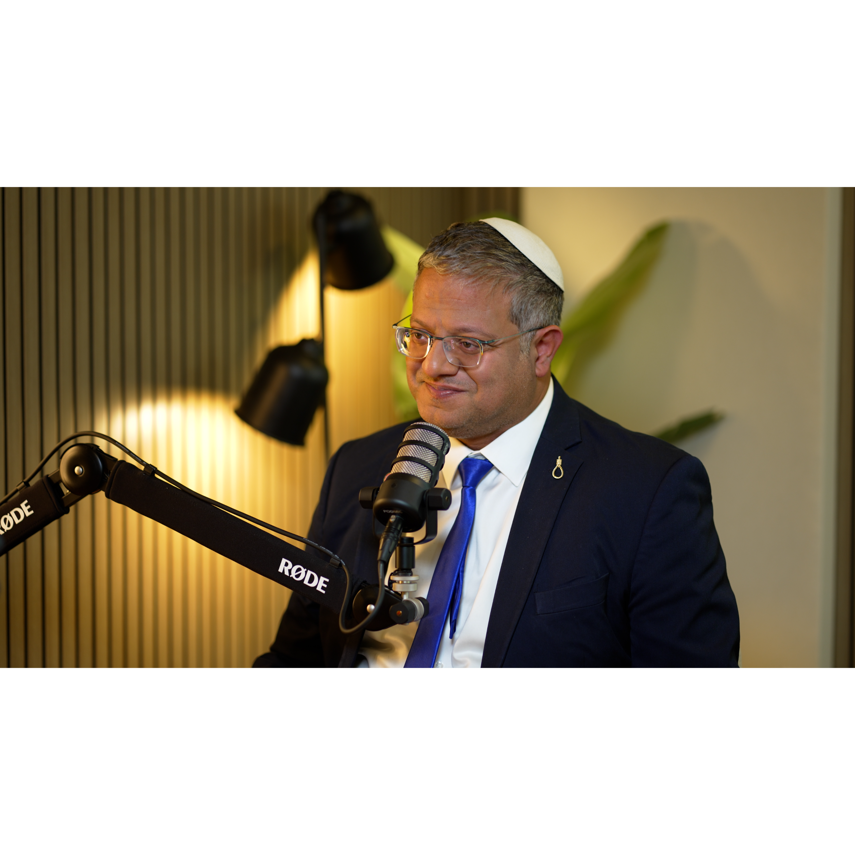איתמר בן גביר בריאיון אישי: הסיפורים על אמו, ילדותו והדרך שעיצבה את חייו | הפודקאסט של הדר מילר episode artwork
