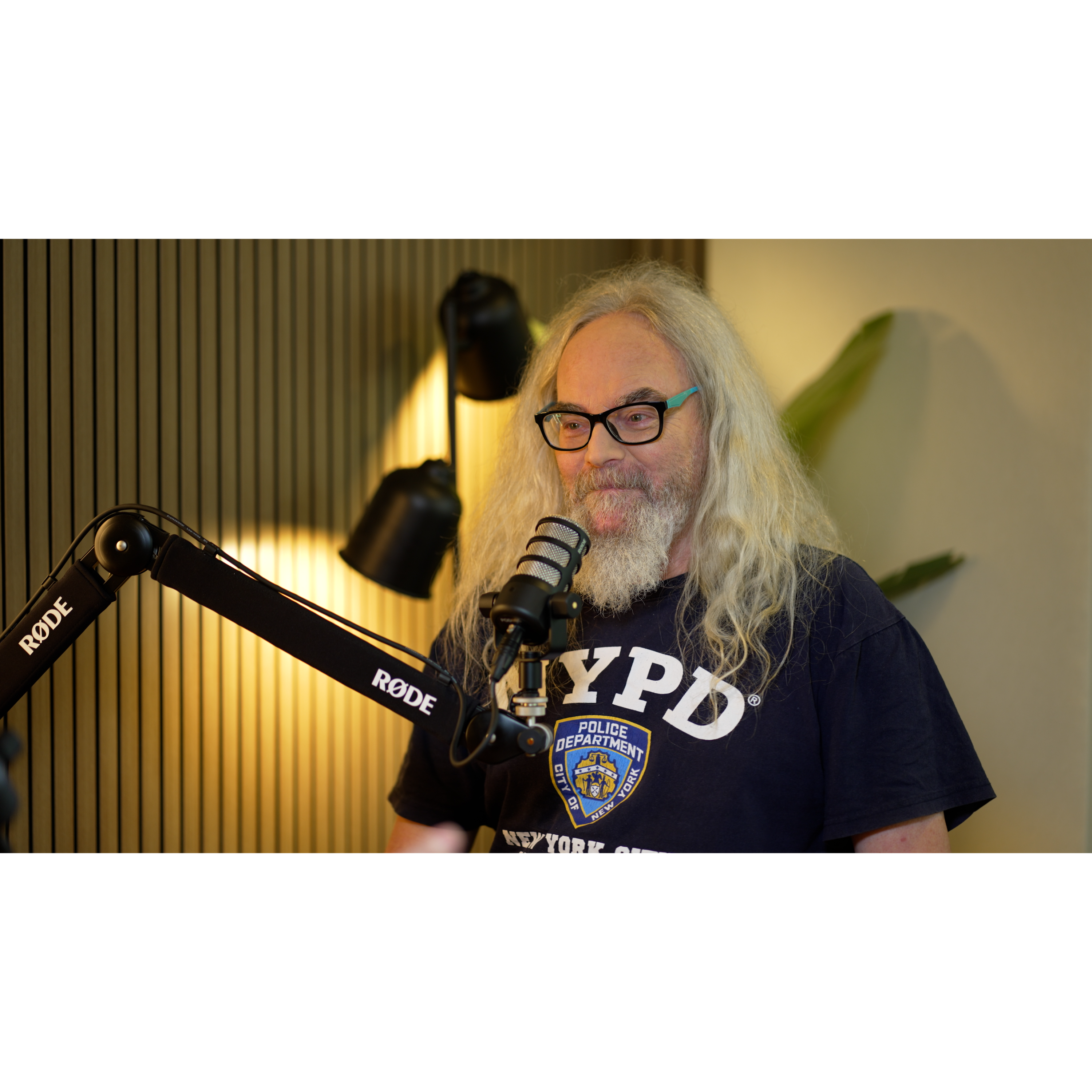  יוצר "אבא, אני ביביסט" מדבר | הפודקאסט של הדר מילר episode artwork