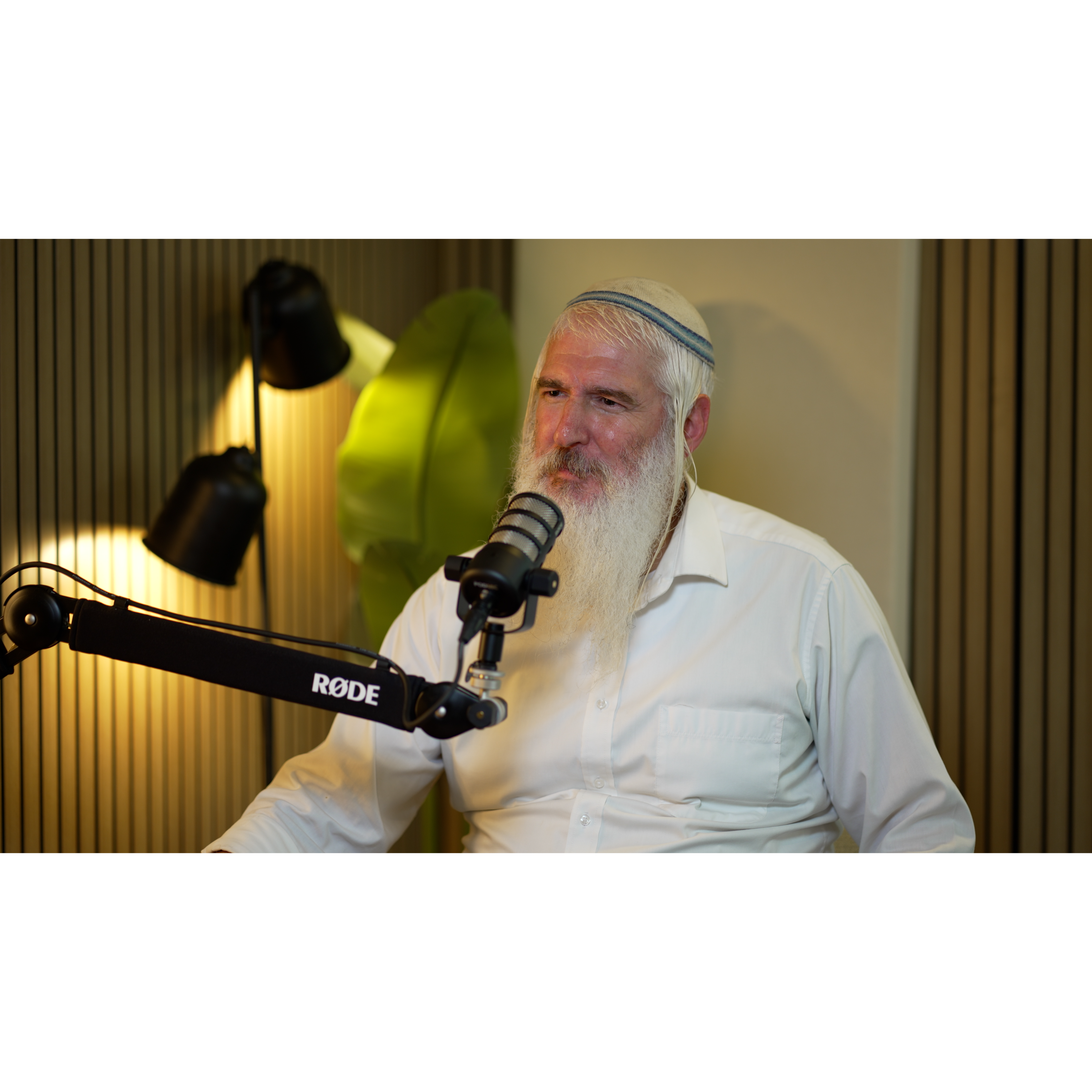 נפצע בעזה, איבד תלמידים וחתן - ושב שוב לשירות המילואים | הרב ניר מס בפודקאט של דביר עמר episode artwork