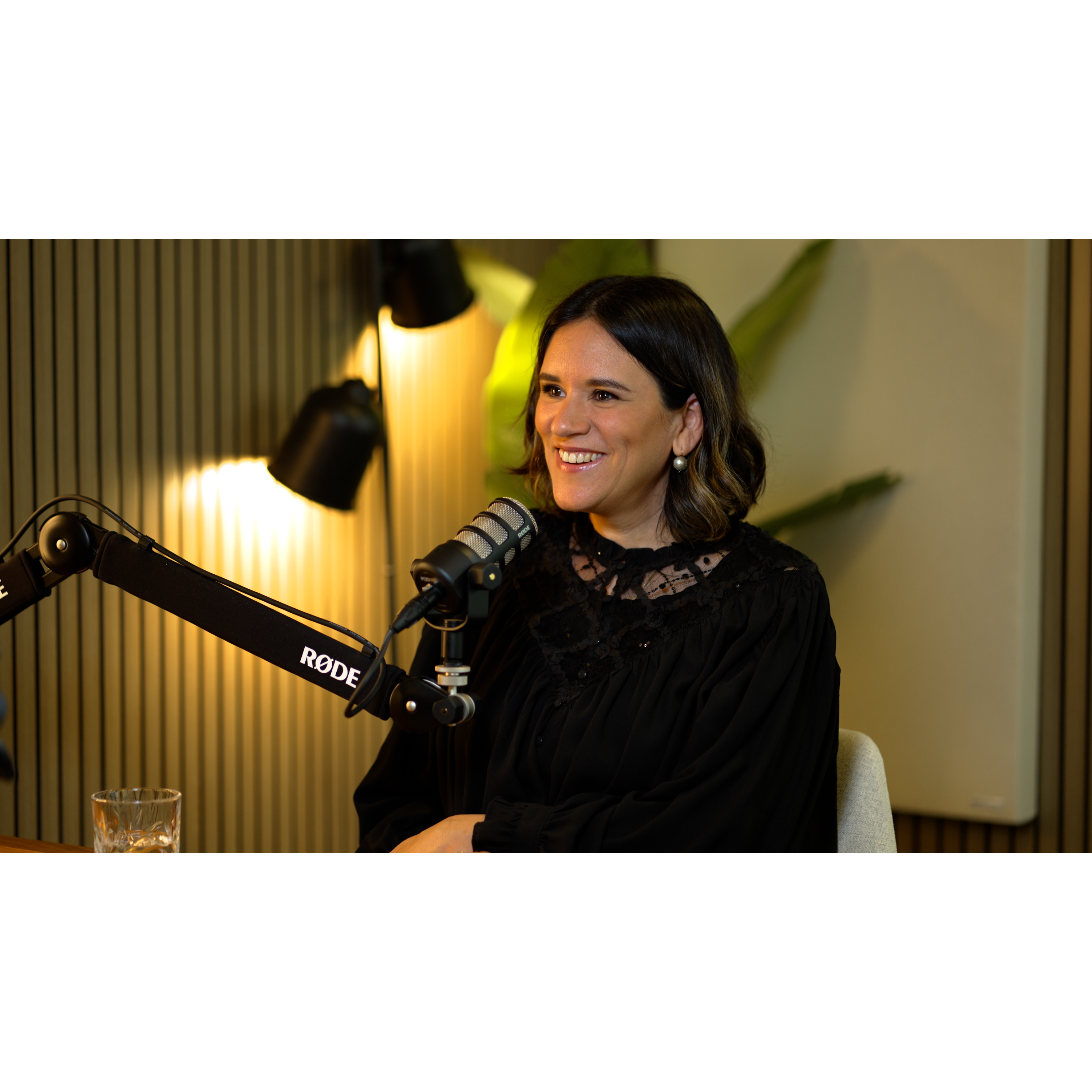 אמילי עמרוסי מדברת מהלב | הדר מילר מארחת episode artwork