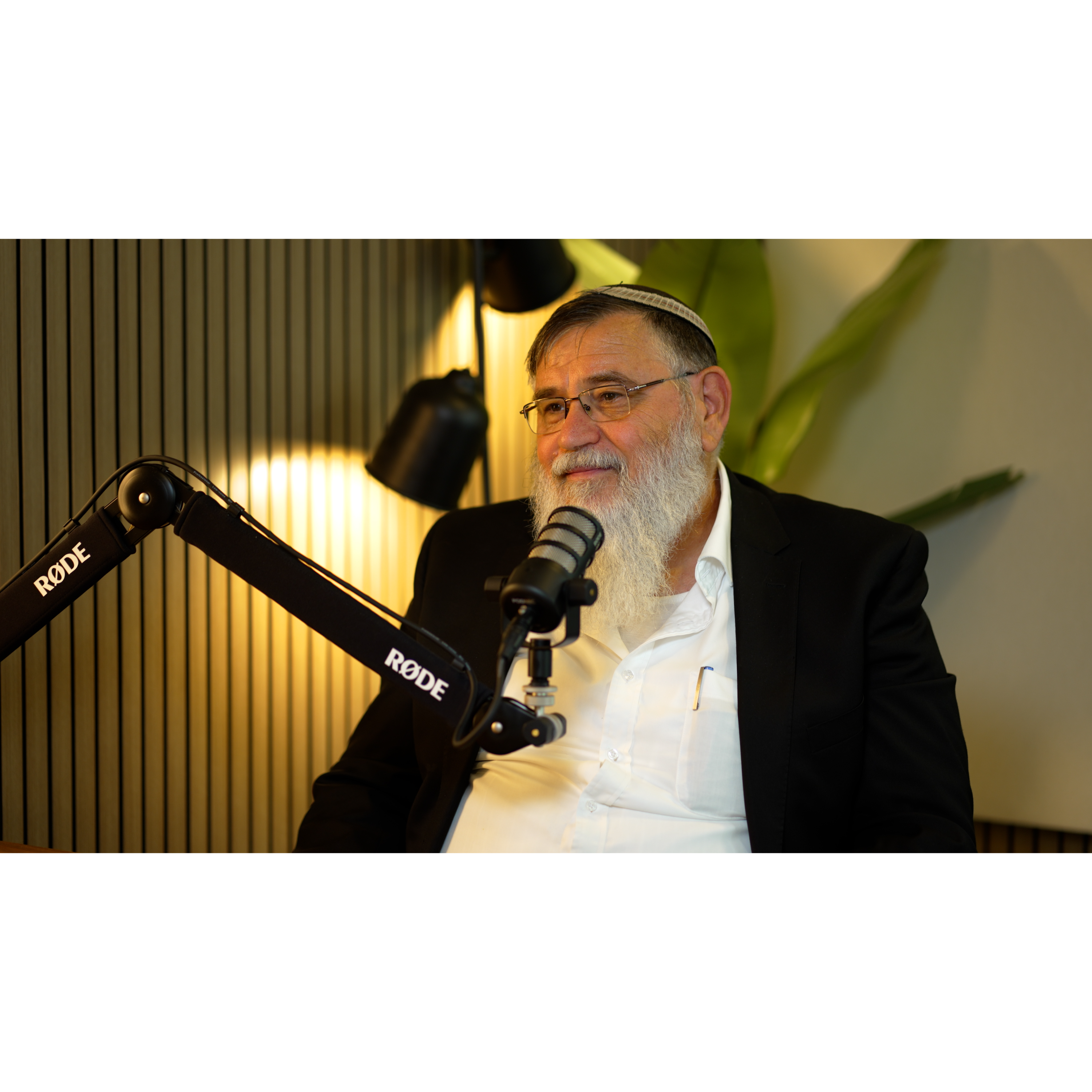 הפתרון המקורי של הרב שנוולד לפרמדיקיות בנמ"ר | הפודקאסט של דביר עמר episode artwork