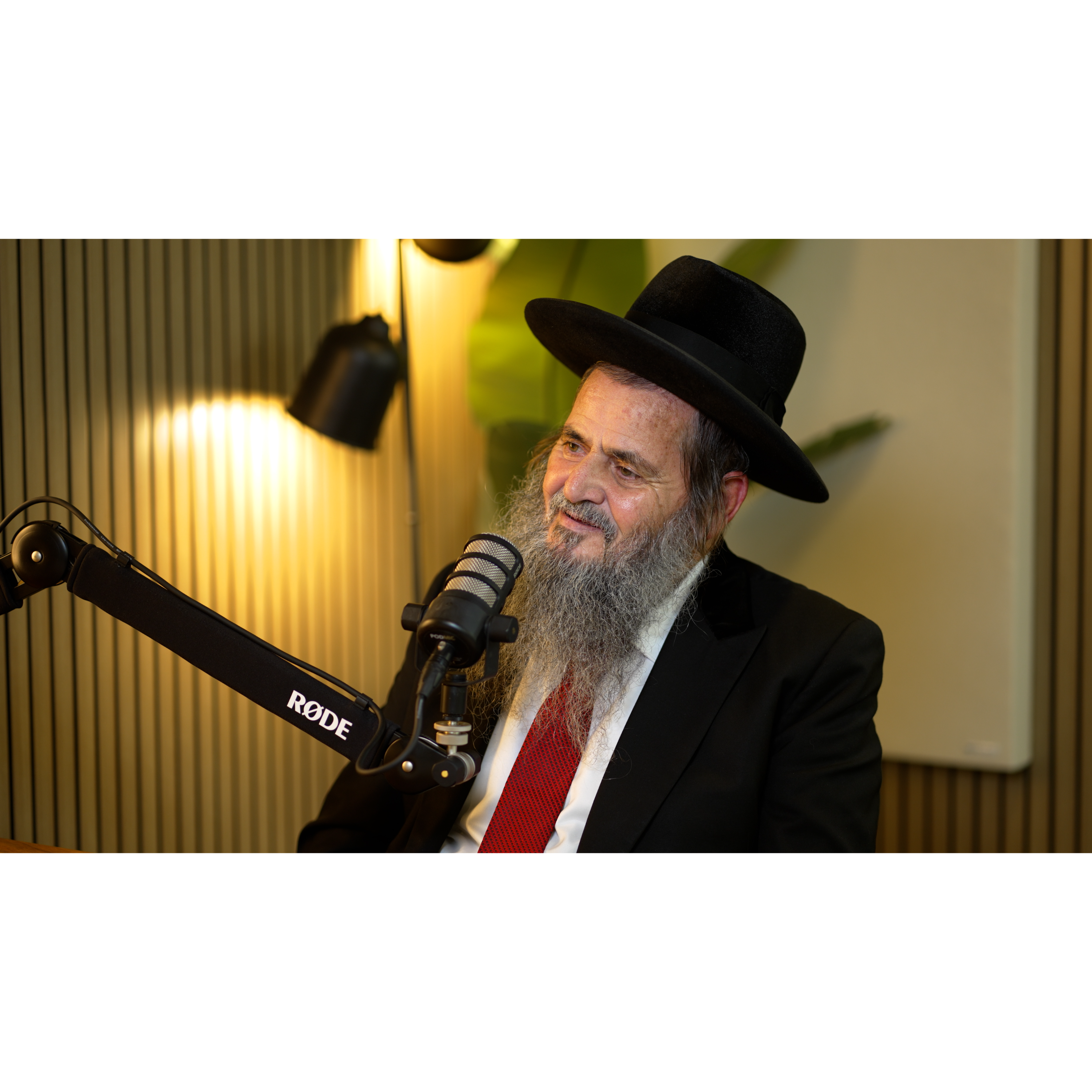 "הייתי כפסע מהעולם העליון": הקריסה של הרב אלנקווה בעקבות הגירוש | הפודקאסט של דביר עמר episode artwork
