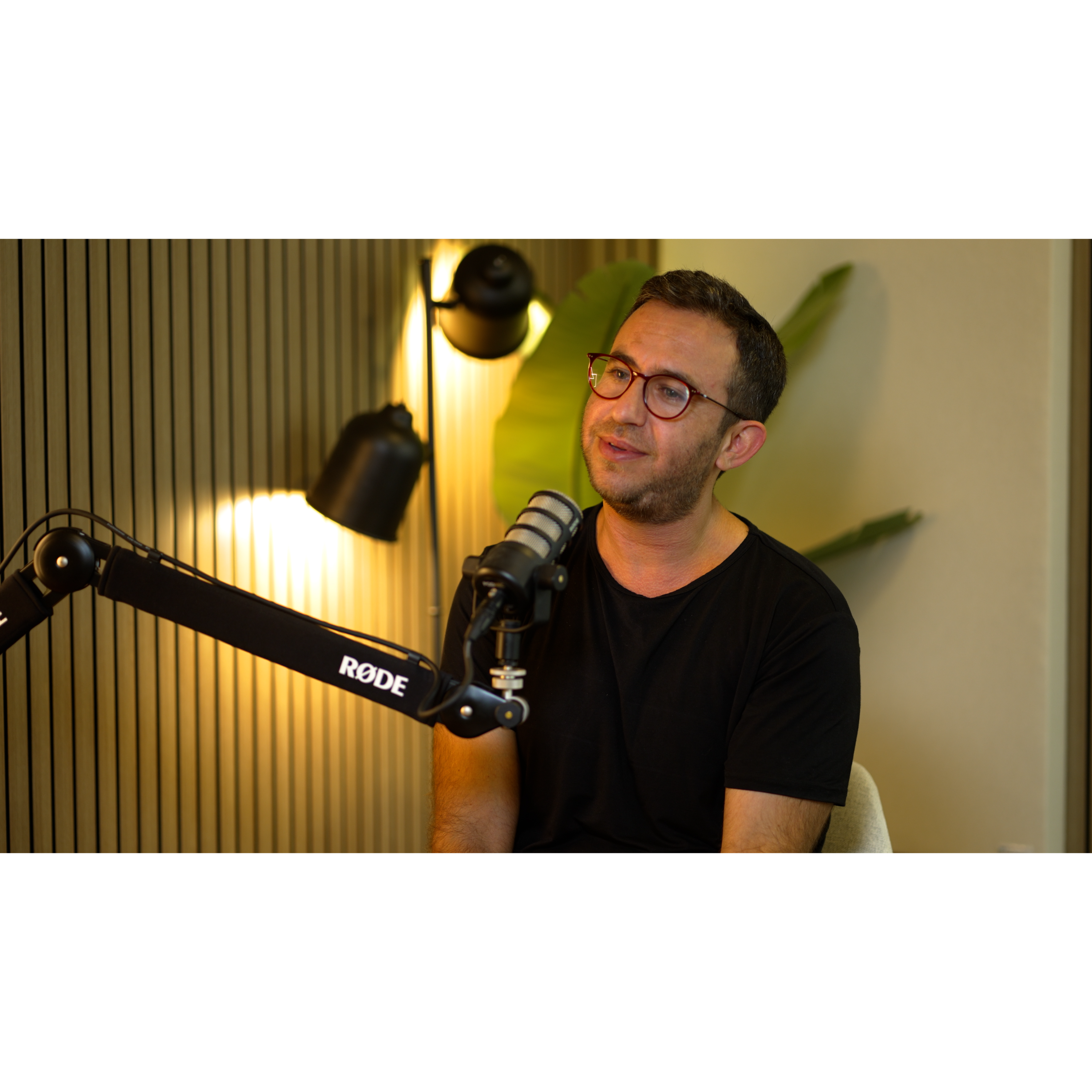 "עדיף פשוט לומר את האמת" | עיתונות וזהות - עקיבא נוביק באולפן ערוץ 7 episode artwork