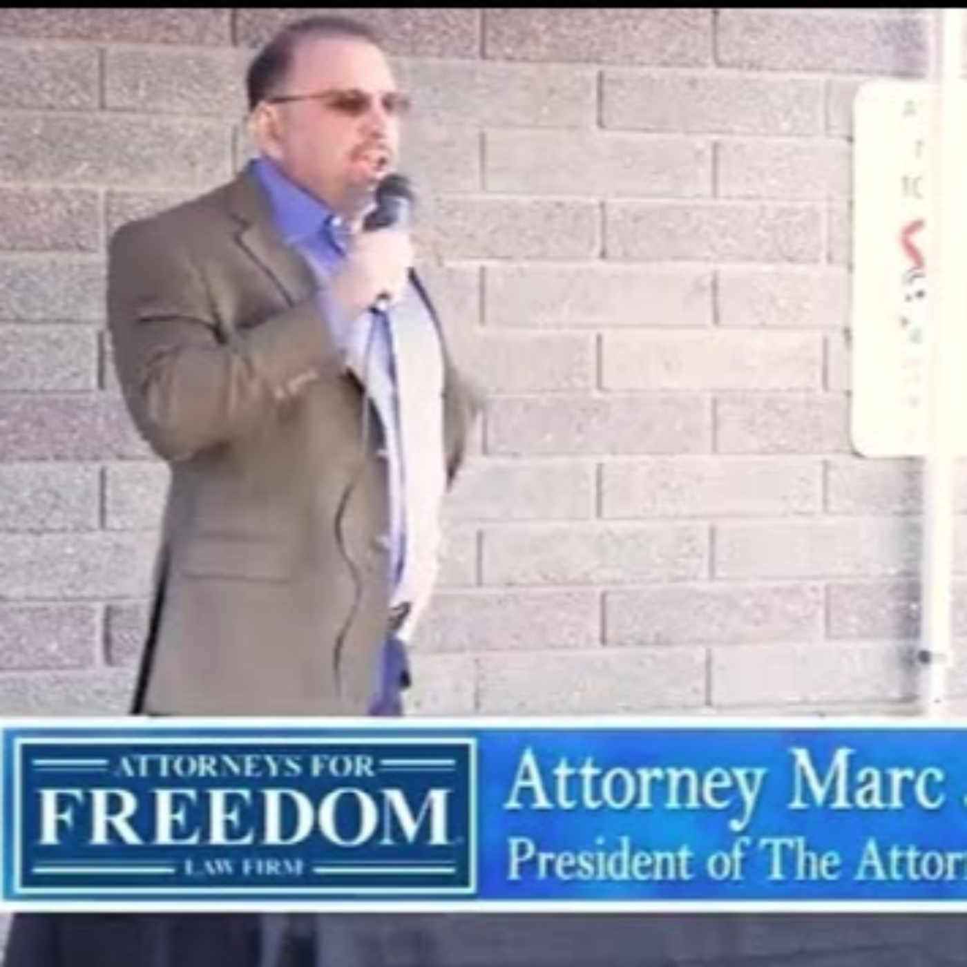 Gun Crimes Defense Attorney Marc J Victor Speaking at the Crossroads of the West Gun Show in Phoenix