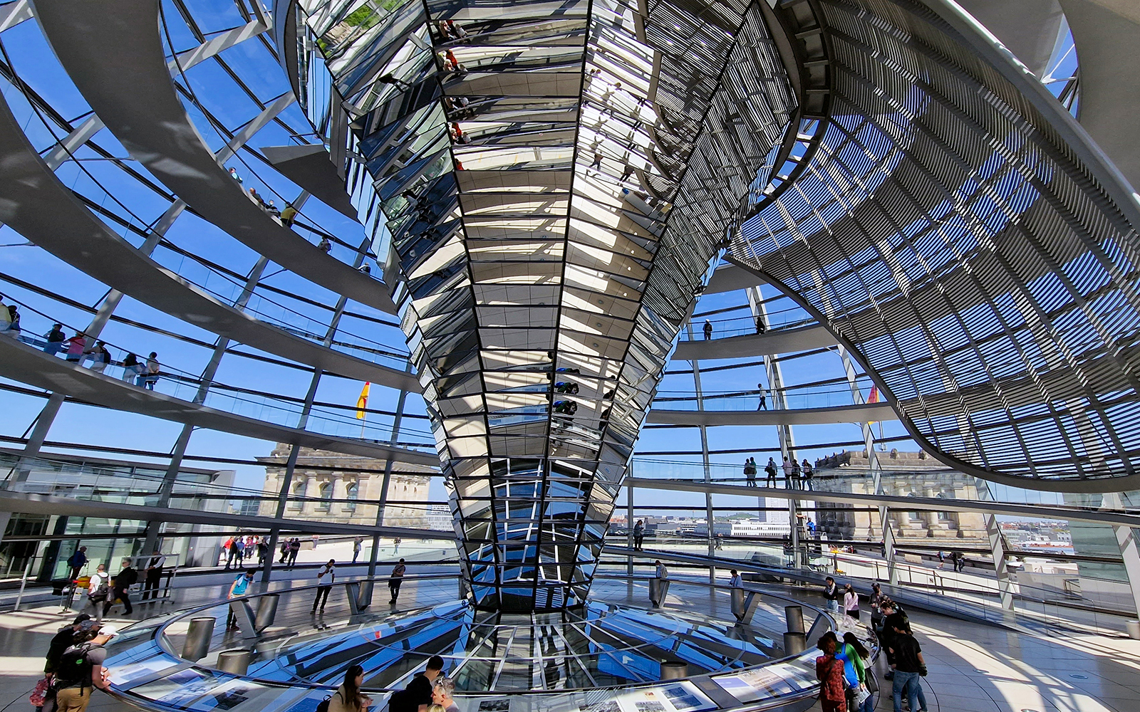 BERLIN - Reichstag und Bundestag, innen - Audioguide-Tour in Berlin (Deutsch)