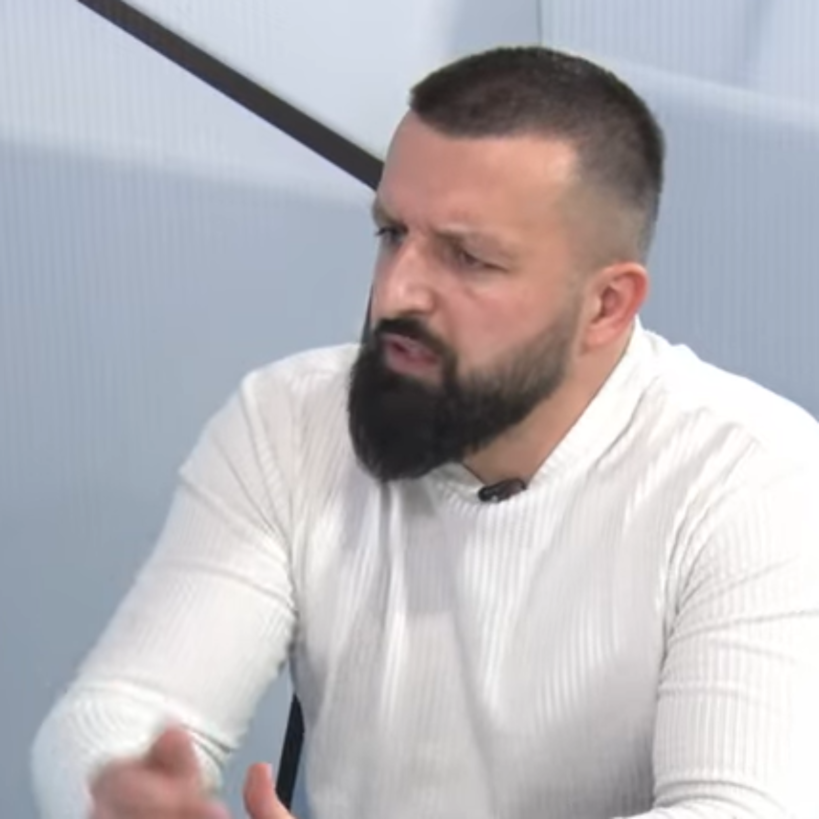 Anel Bećirspahić, suprug preminule porodilje Azre: Inspektor pitao babicu da li je doktor bio pijan episode artwork