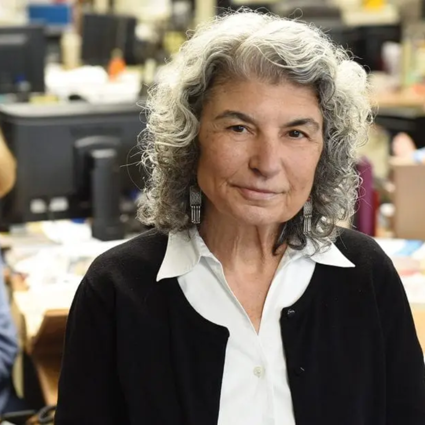54 - Denise Schwartz Hosts Broken News: An Insider's Look At The Shift In News Coverage From "Fair, Objective And Accurate" Reporting To Opinion-Based Content Gathering, with Guest Joan Livingston episode artwork