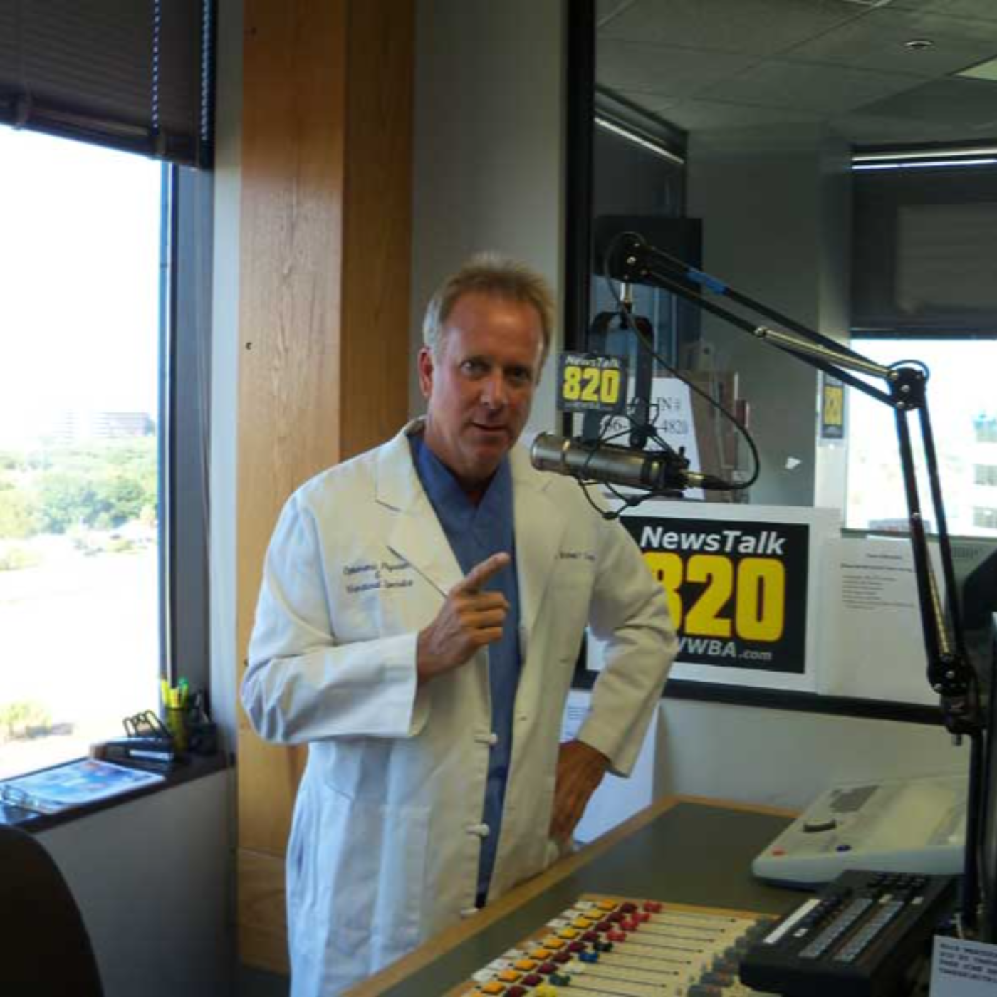Dr Michael Lange (Eye Health, Vision Testing and Nutrition) - Episode 44