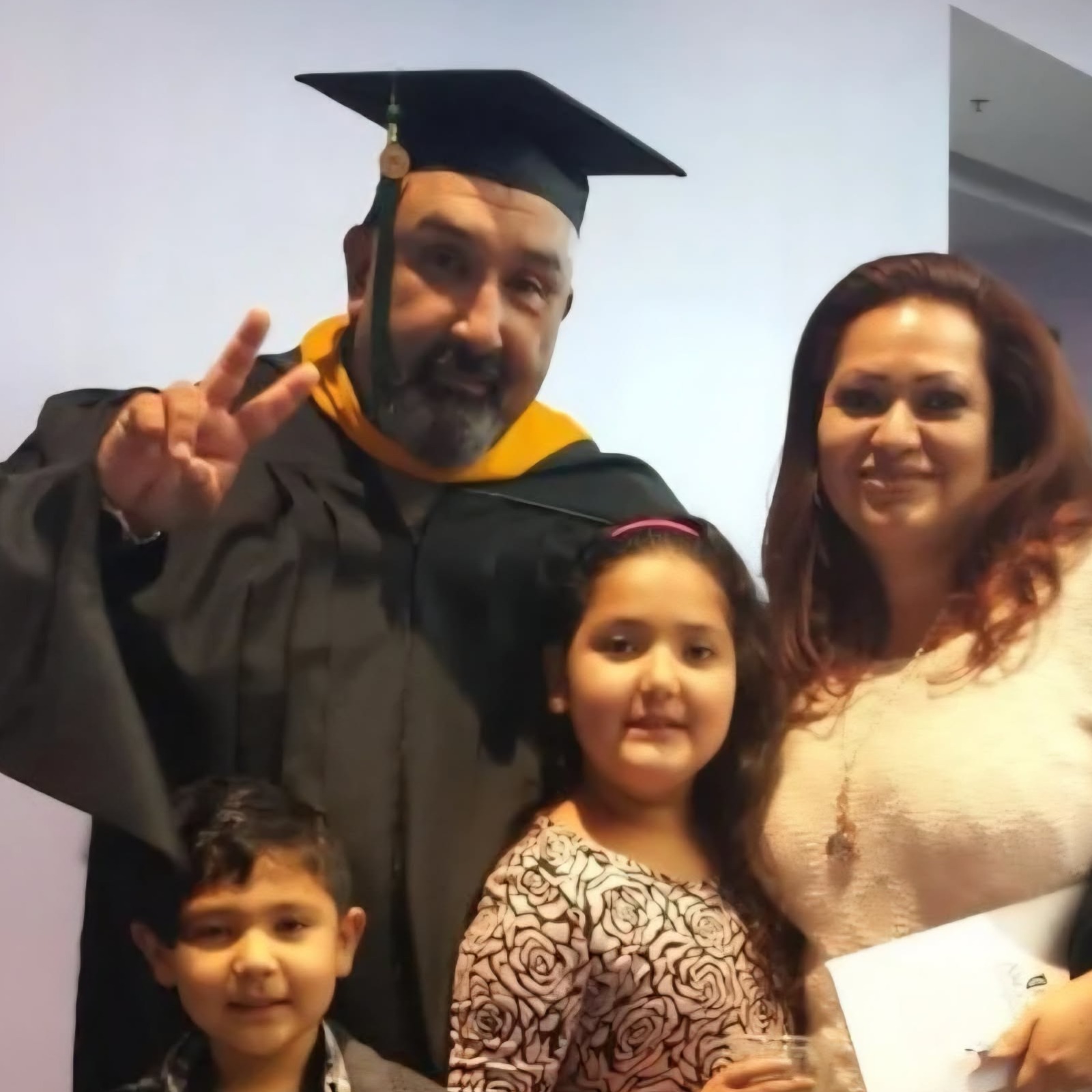 Michael Lopez (Escaping Gang Life, Overcoming Addiction and the Healing Power of Service) - Episode 290