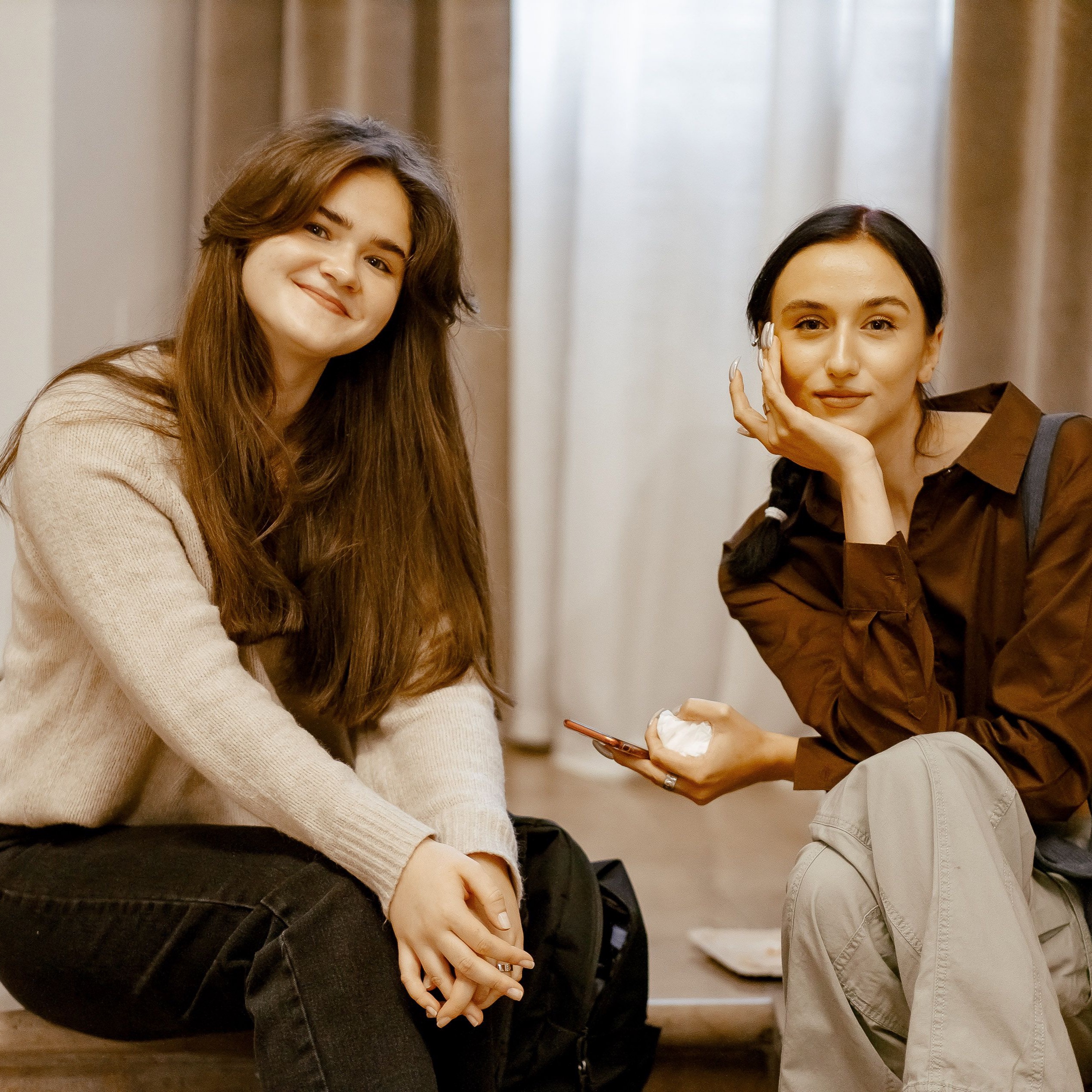 Между домом и будущим cover art