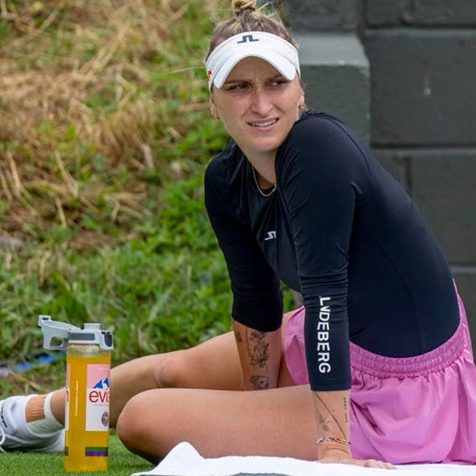 23.06 - Detalhes e porquês do caso de doping de Vondrousova e o histórico de suspensões a brasileiros episode artwork