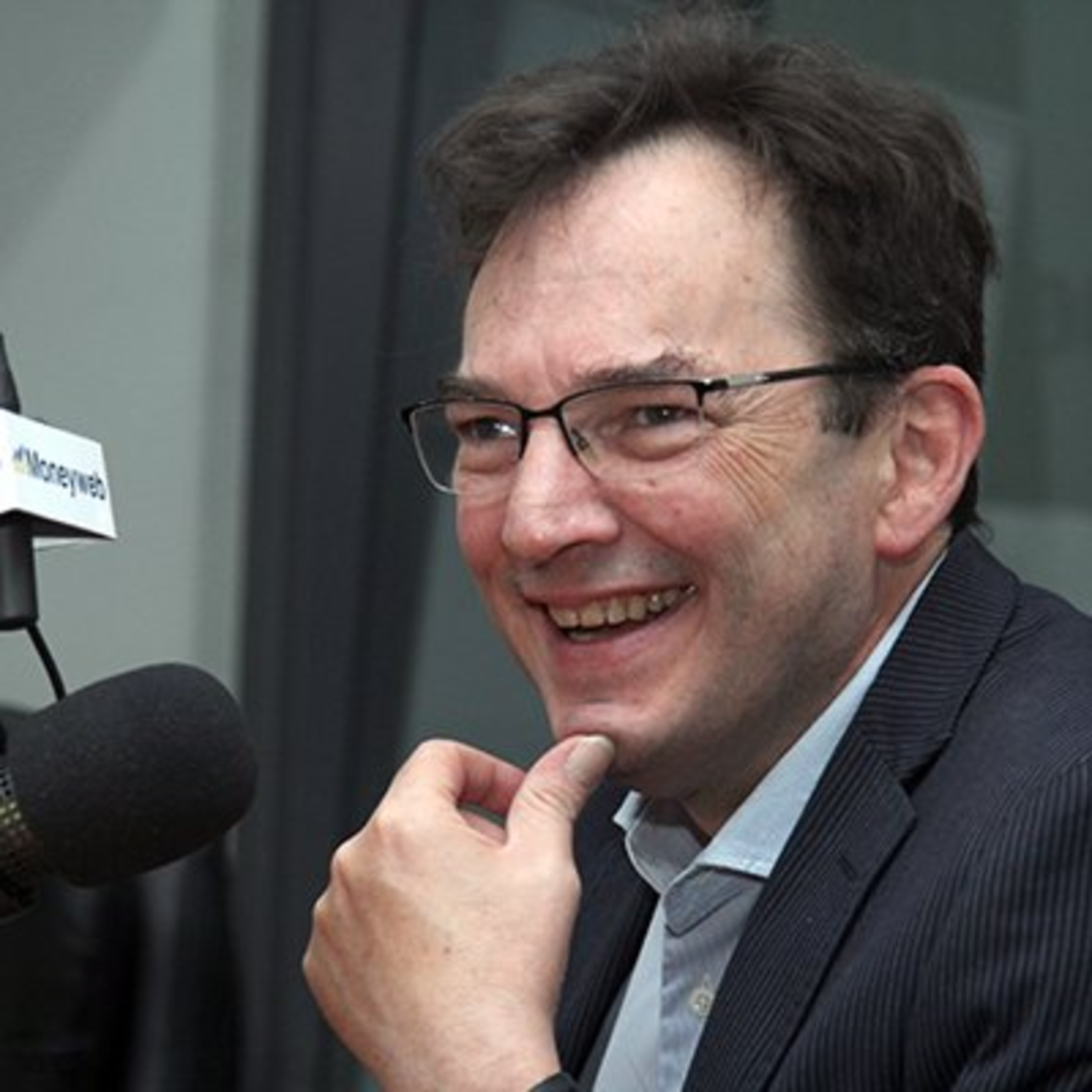 #29 - Simon Brown - Investing should be approached with a long-term perspective. episode artwork