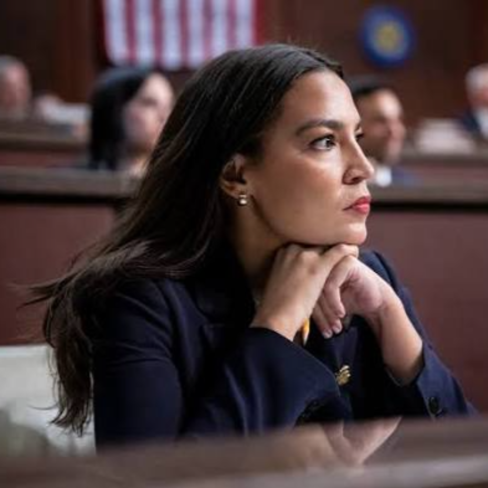 Is AOC running 🏃‍♀️ 🤔 for president? I hope so episode artwork