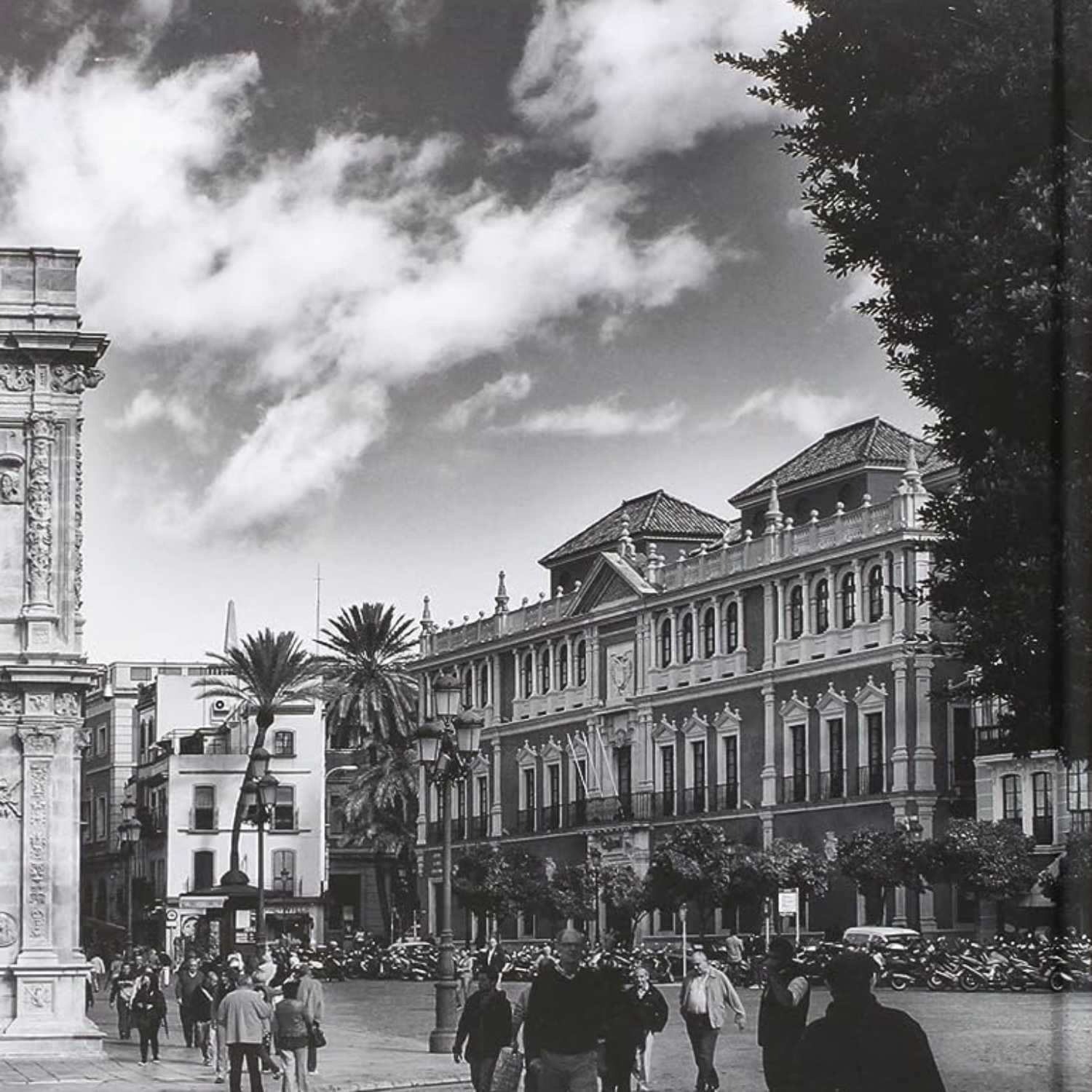 LA PARTERA DE SEVILLA (DIARIO DE UNA REPRESALIADA EN LA FOSA COMÚN DE \
