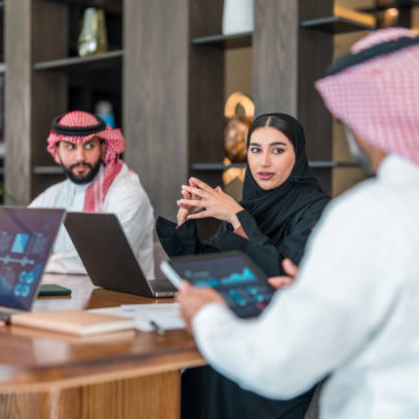 استراتيجيات التداول الرقمي في الشرق الأوسط وشمال إفريقيا: نصائح عملية للمتداولين الناطقين بالعربية | Crystal Ball Markets