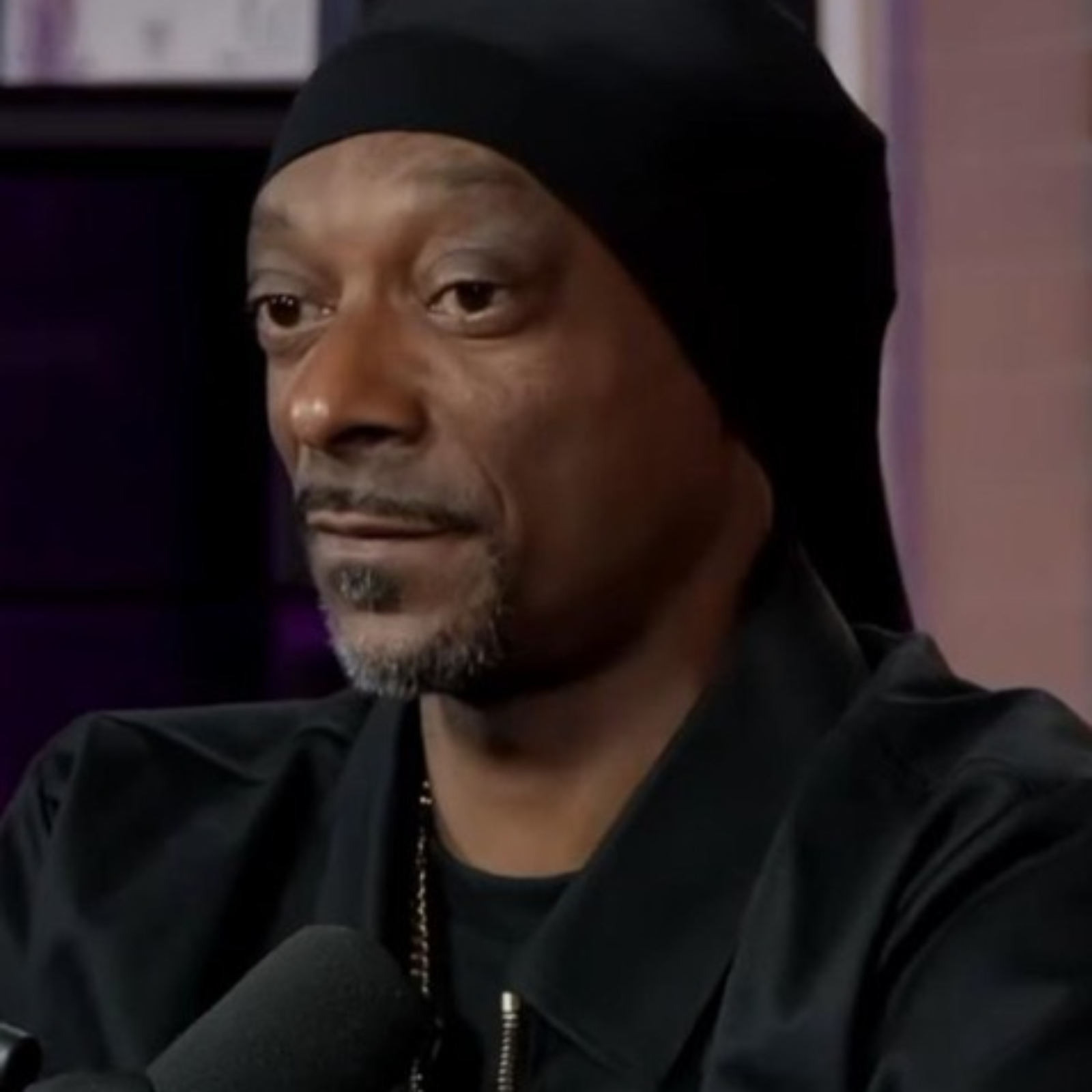 snoop dogg jump scared by lesbians while watching a toy story spinoff