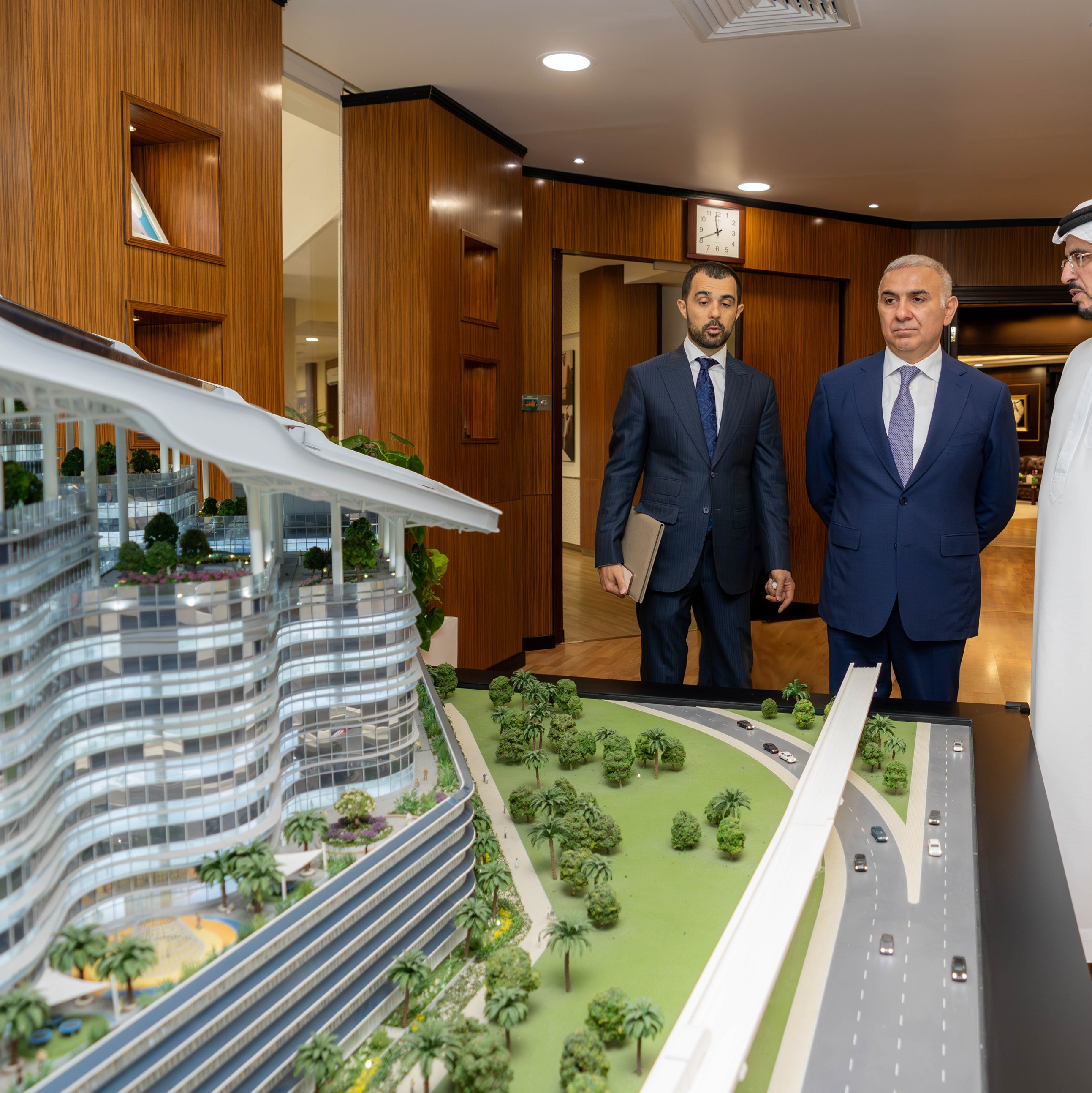 هيئة كهرباء ومياه دبي وشركة "أذريشق" الأذربيجانية تستكشفان أفق الشراكة الاستراتيجية لتحقيق أهداف الطاقة المستدامة episode artwork