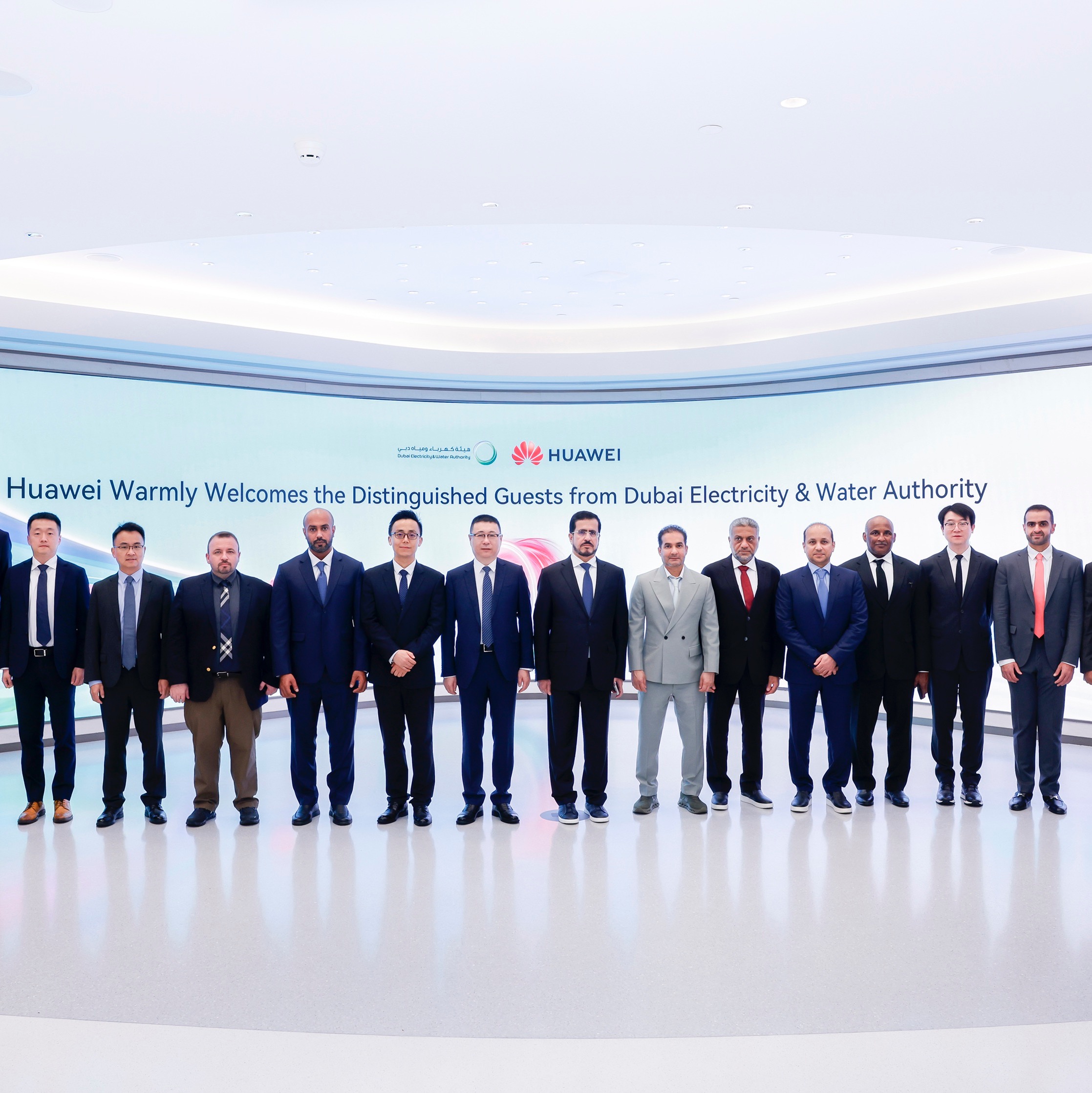 هيئة كهرباء ومياه دبي تعزز التعاون مع عدد من الشركات الصينية الرائدة في تقنيات الطاقة النظيفة وأنظمة تخزينها بالبطاريات episode artwork
