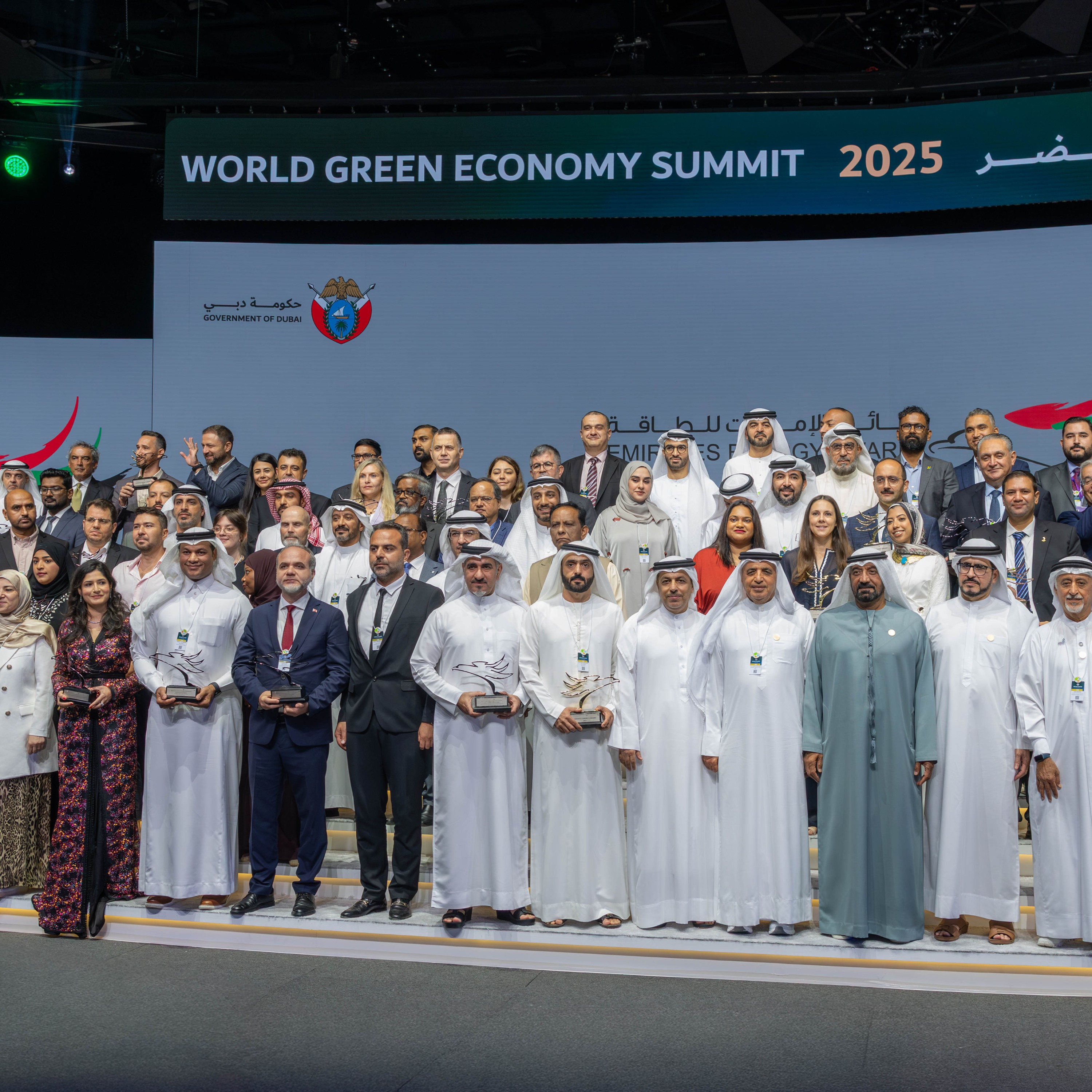 Ahmed bin Saeed honours winners of the fifth Emirates Energy Award 33 winners selected from 250 nominees representing 24 countries in 10 categories episode artwork