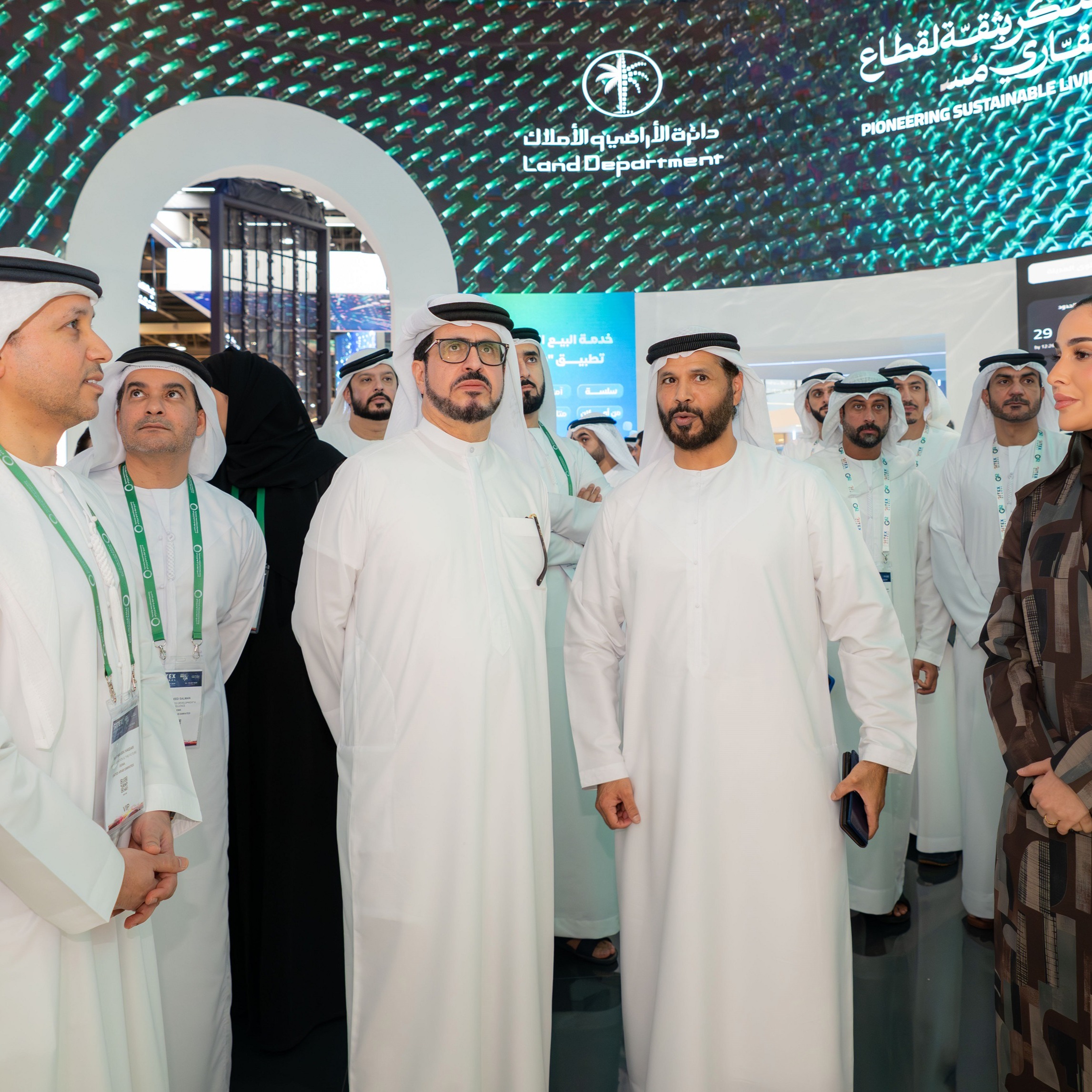 منصة الهيئة تعرض أحدث مبادراتها ومشاريعها الرقمية الرائدة معالي سعيد الطاير يتفقد منصة هيئة كهرباء ومياه دبي ويزور عدداً من المؤسسات المشاركة في "جيتكس جلوبال 2025" episode artwork