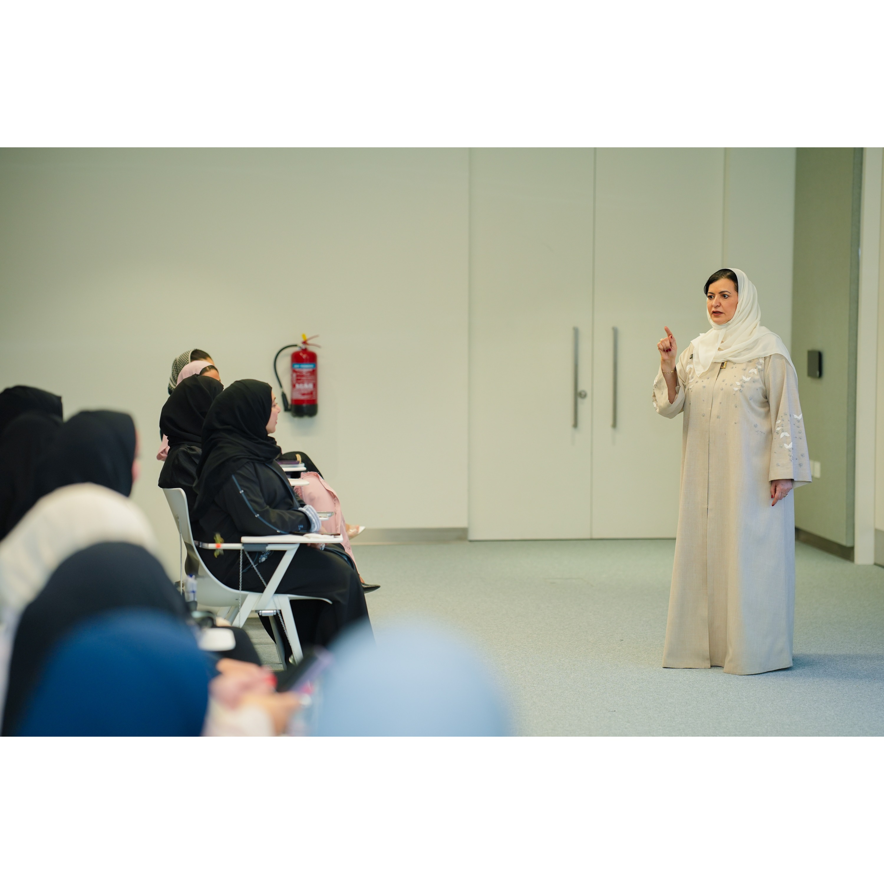 اللجنة النسائية في هيئة كهرباء ومياه دبي تنظم محاضرة توعوية حول مهارات التواصل المهني الفعال episode artwork