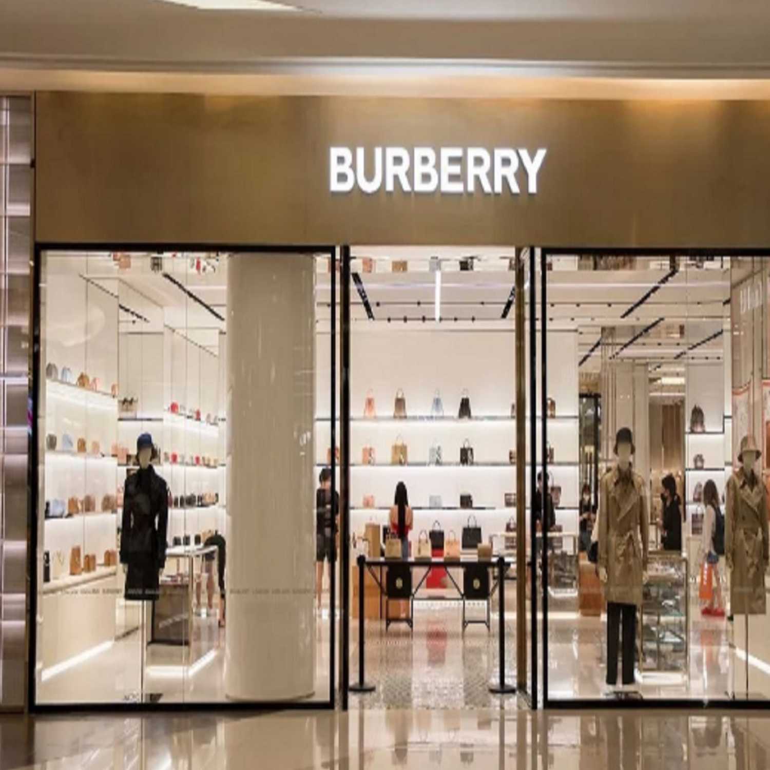 ارتفاع قياسي في مبيعات شركة Burberry للأزياء البريطانية