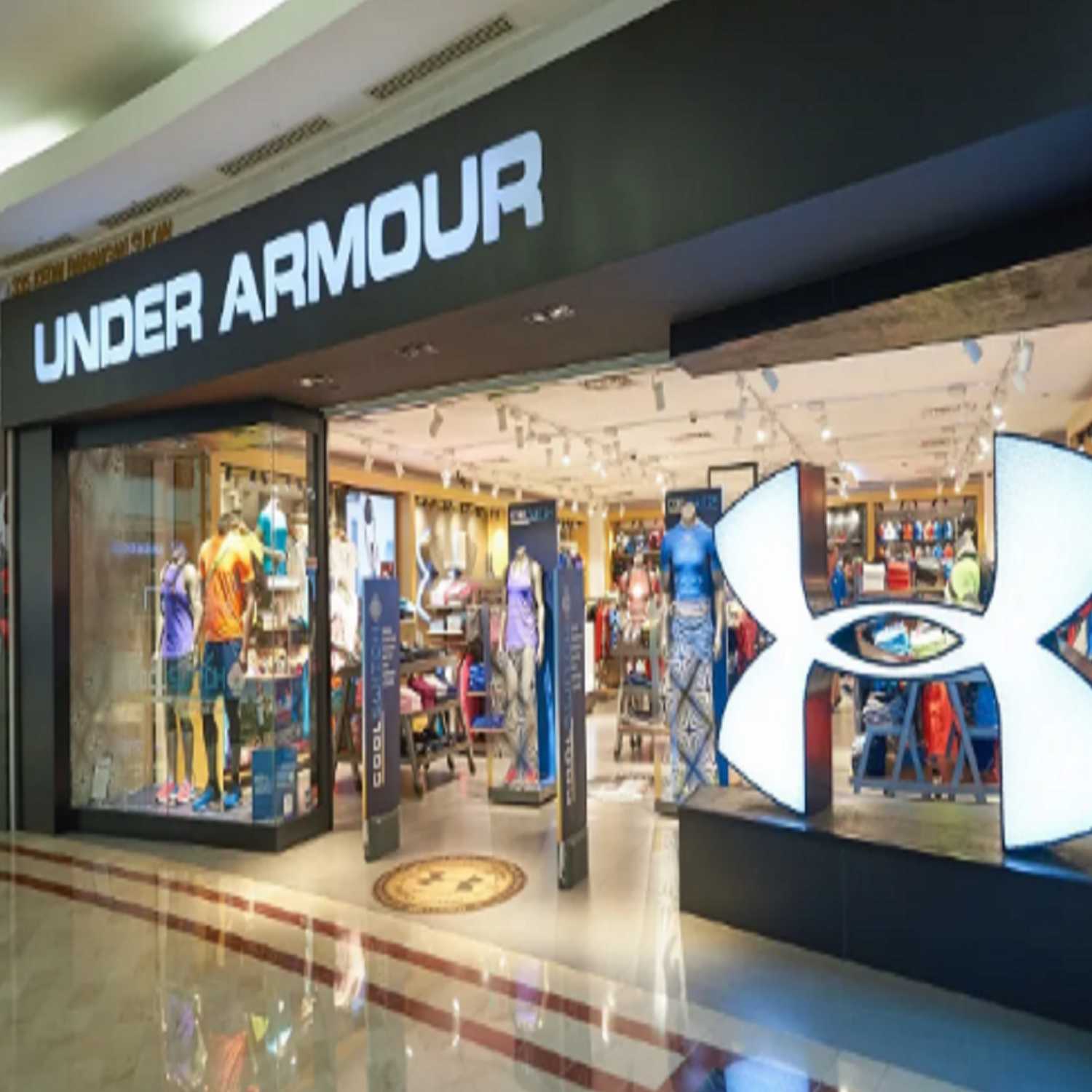 انخفاض مبيعات وأرباح شركة Under Armour للملابس الرياضية الأمريكية