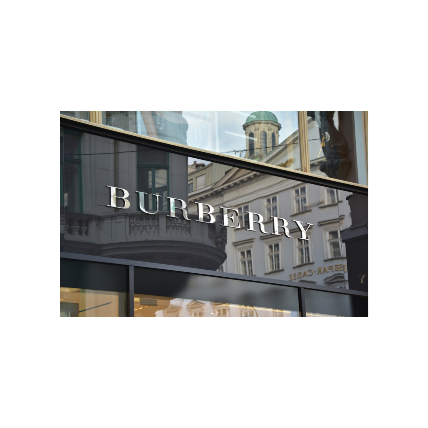 تواجه Burberry انخفاضًا في الإيرادات وسط تباطؤ الطلب