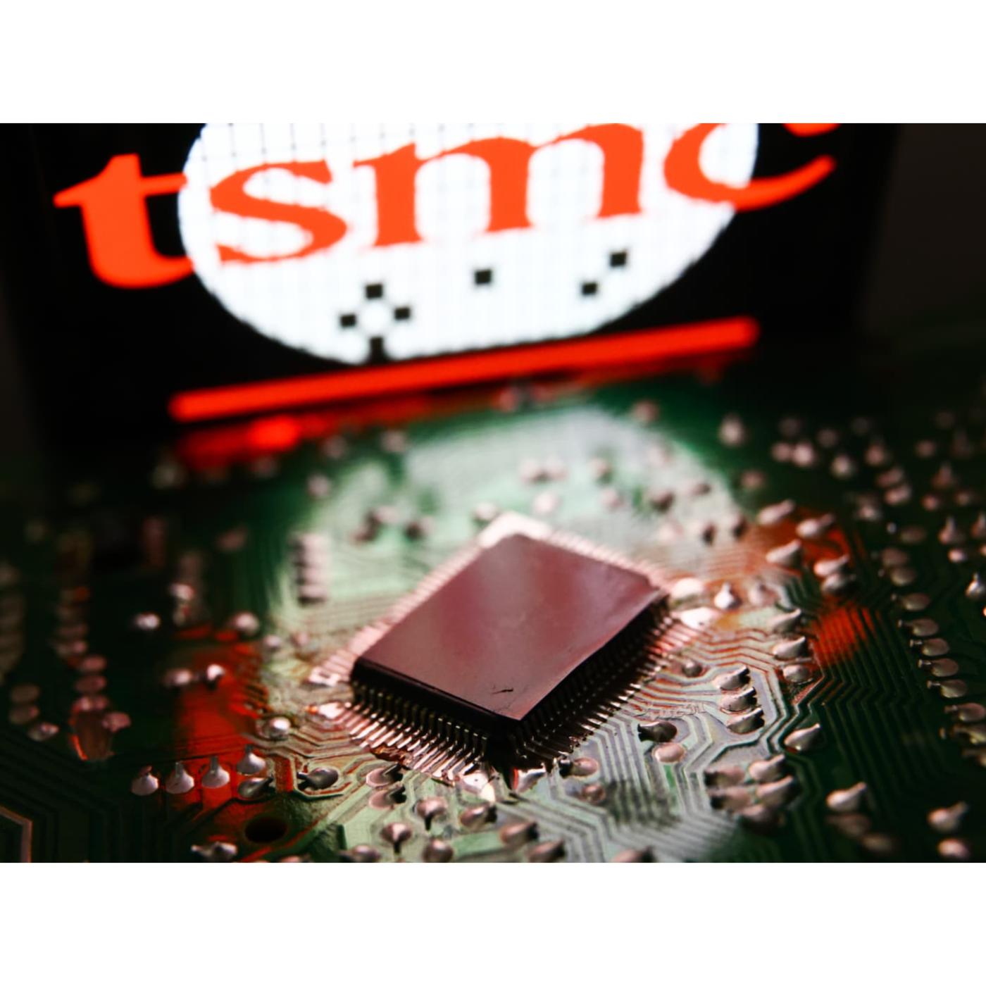 توقف TSMC إمدادات الرقائق عن الصين: حرب التكنولوجيا تشتعل