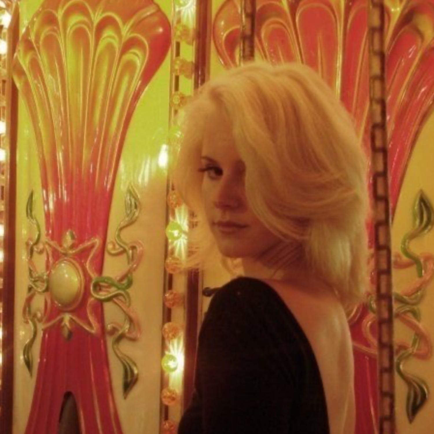 Lizzy Grant preformance of End Of The World
