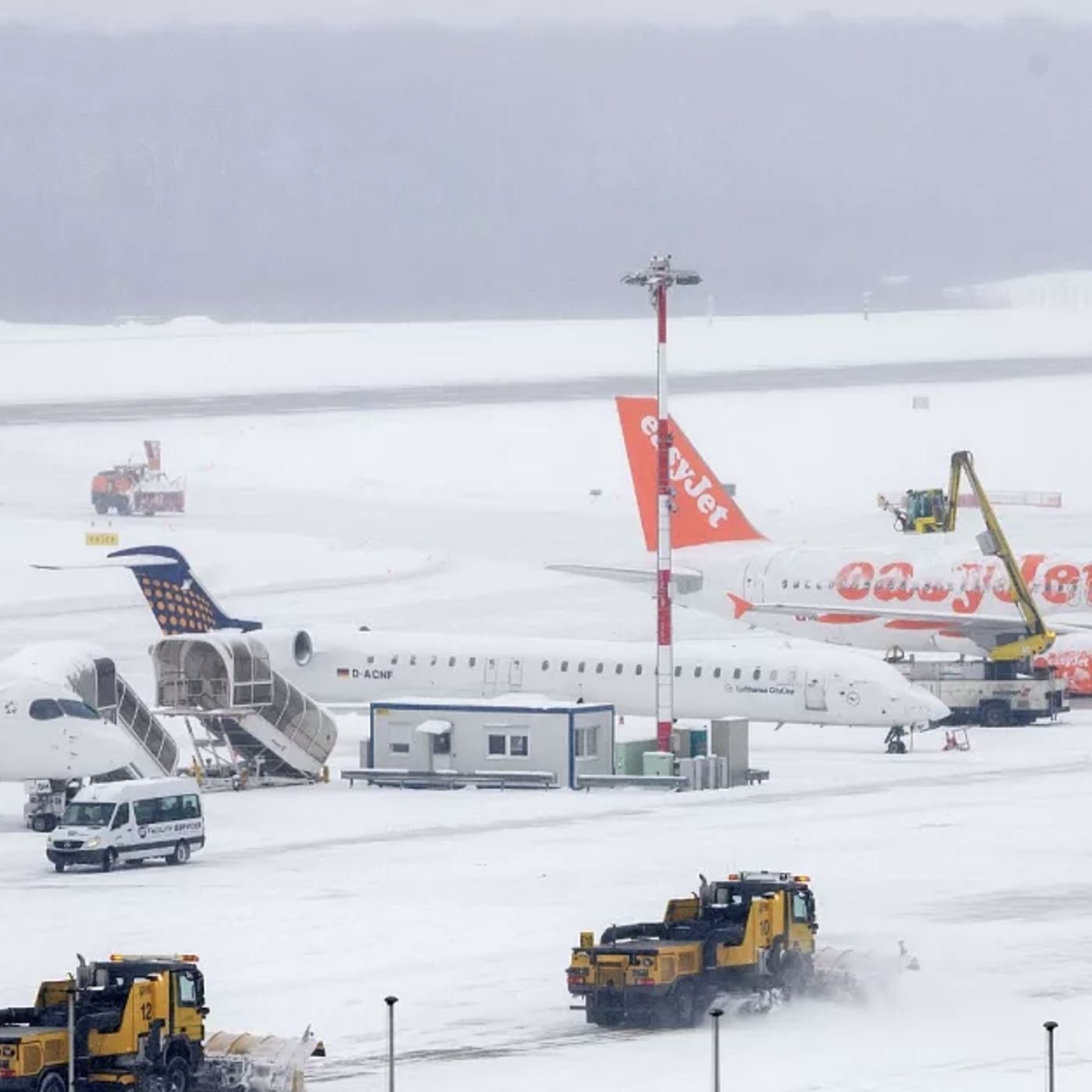 Nizza24 Week-End: Neve paralizza voli aerei - Michel Barnier già pensa al "Barnier II" - Canzoni di Natale: oggi, domani...o all'ultimo mome episode artwork